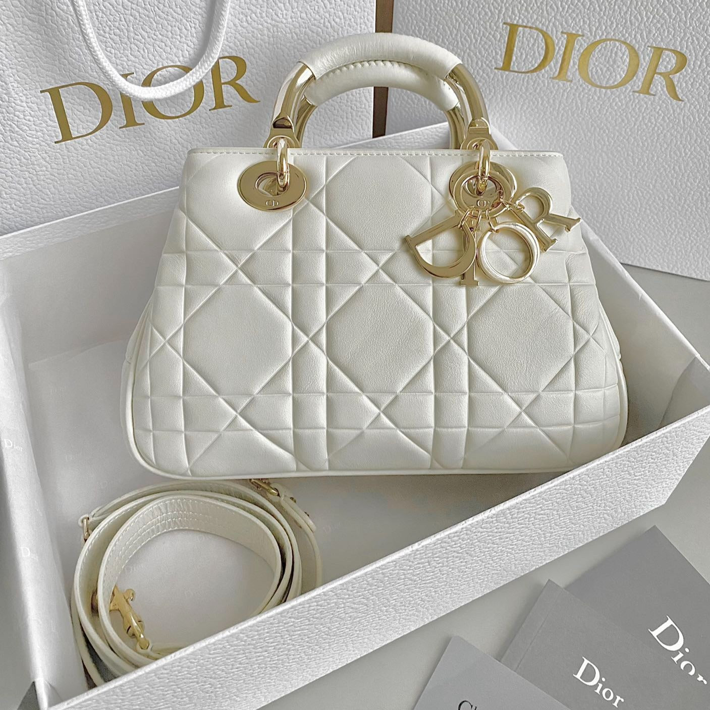 DIOR LADY 25 HANDBAG IN WHITE CALFSKIN