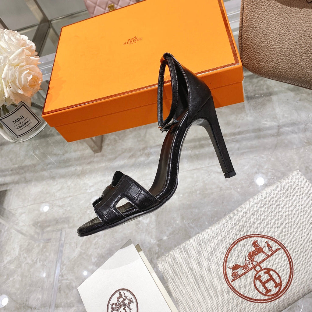 HERMES PREMIERE 105 SANDAL IN BLACK CALFSKIN