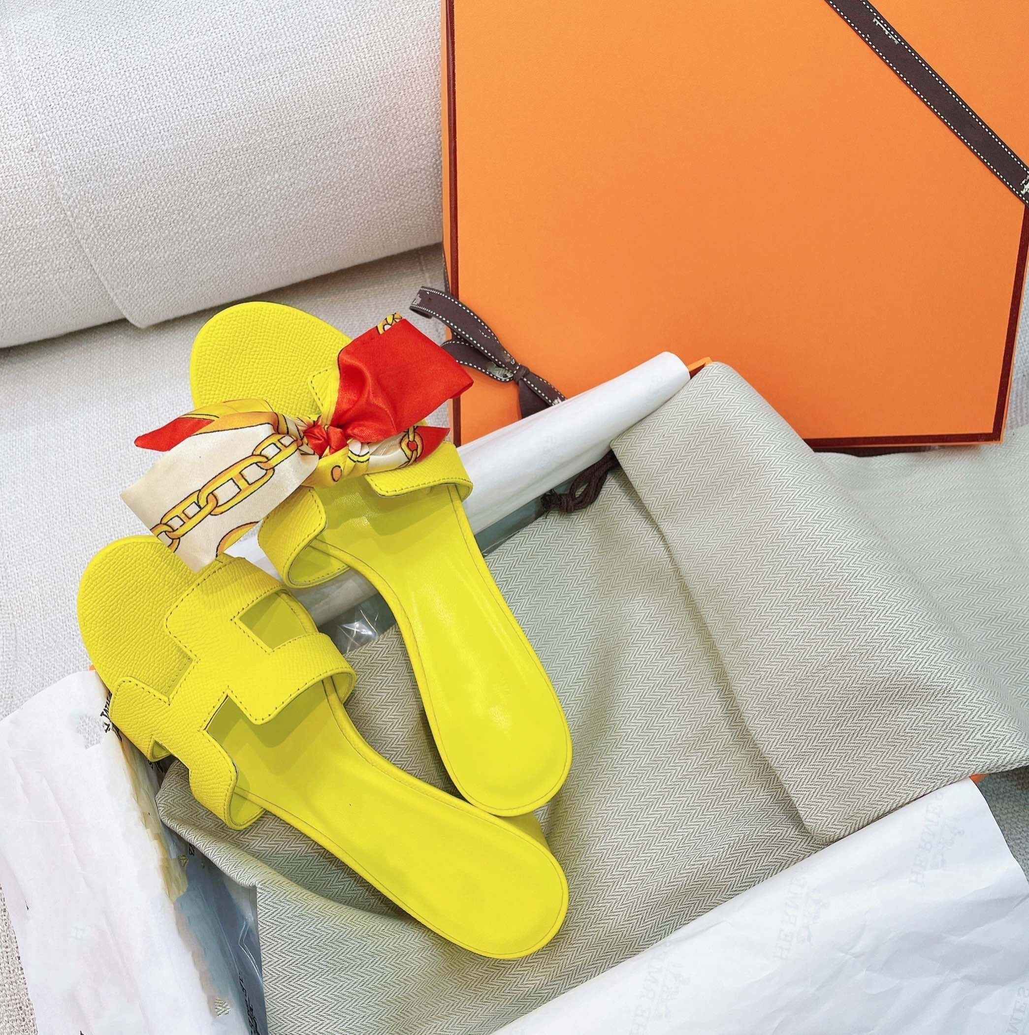 HERMES 0asis Sandal Epsom Calfskin Lemon
