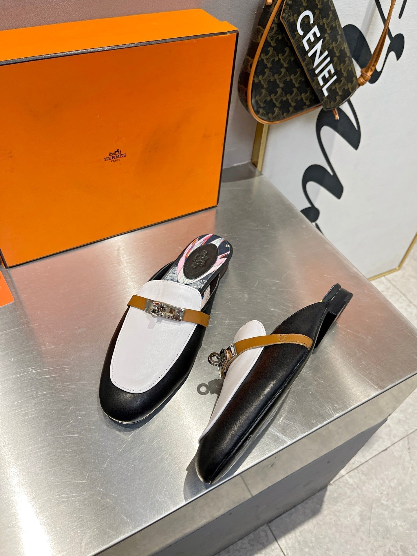 HERMES 0Z MULE WHITE AND BLACK CALFSKIN WITH PATTERN