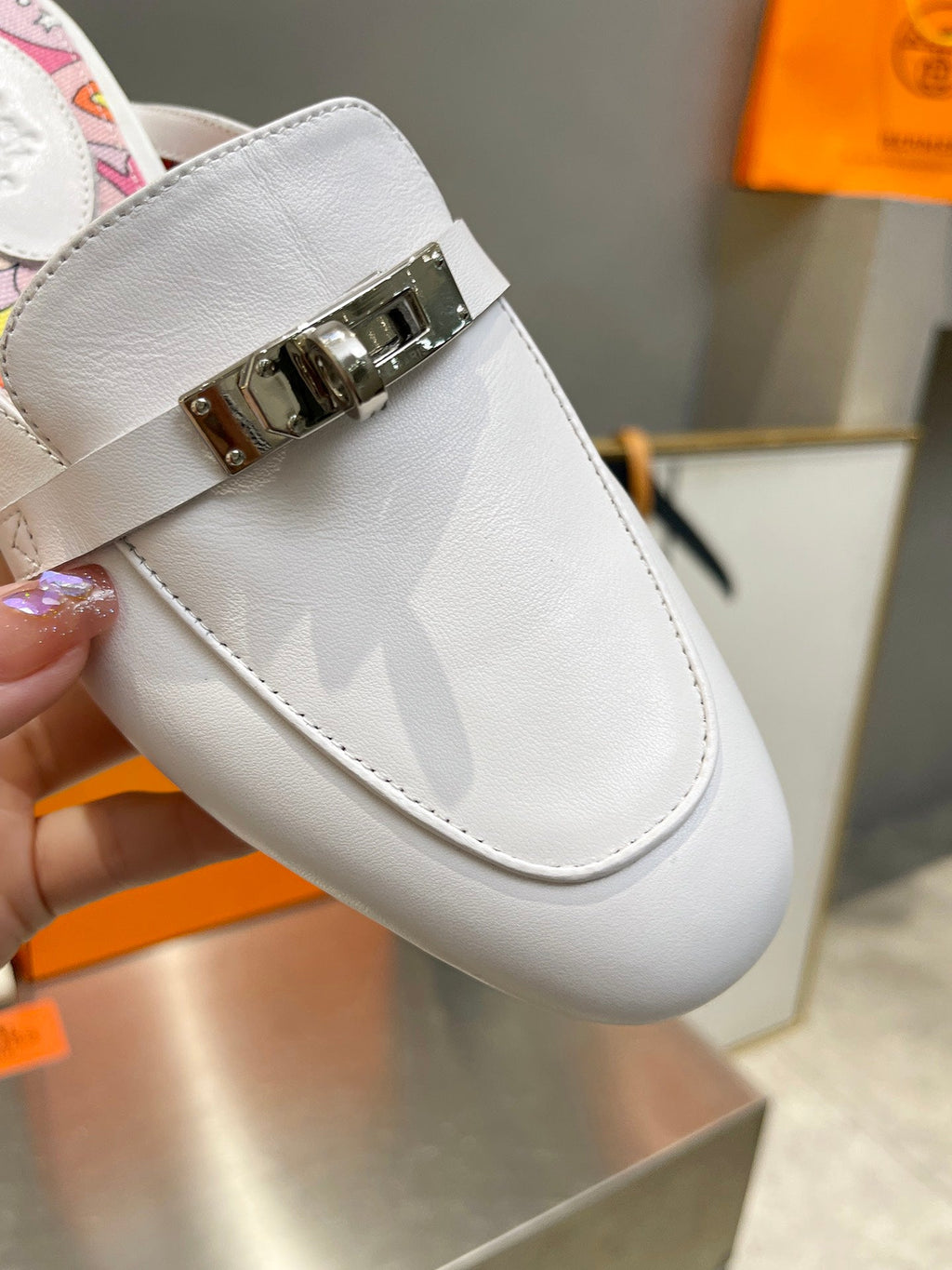 HERMES 0Z MULE WHITE CALFSKIN WITH PATTERN