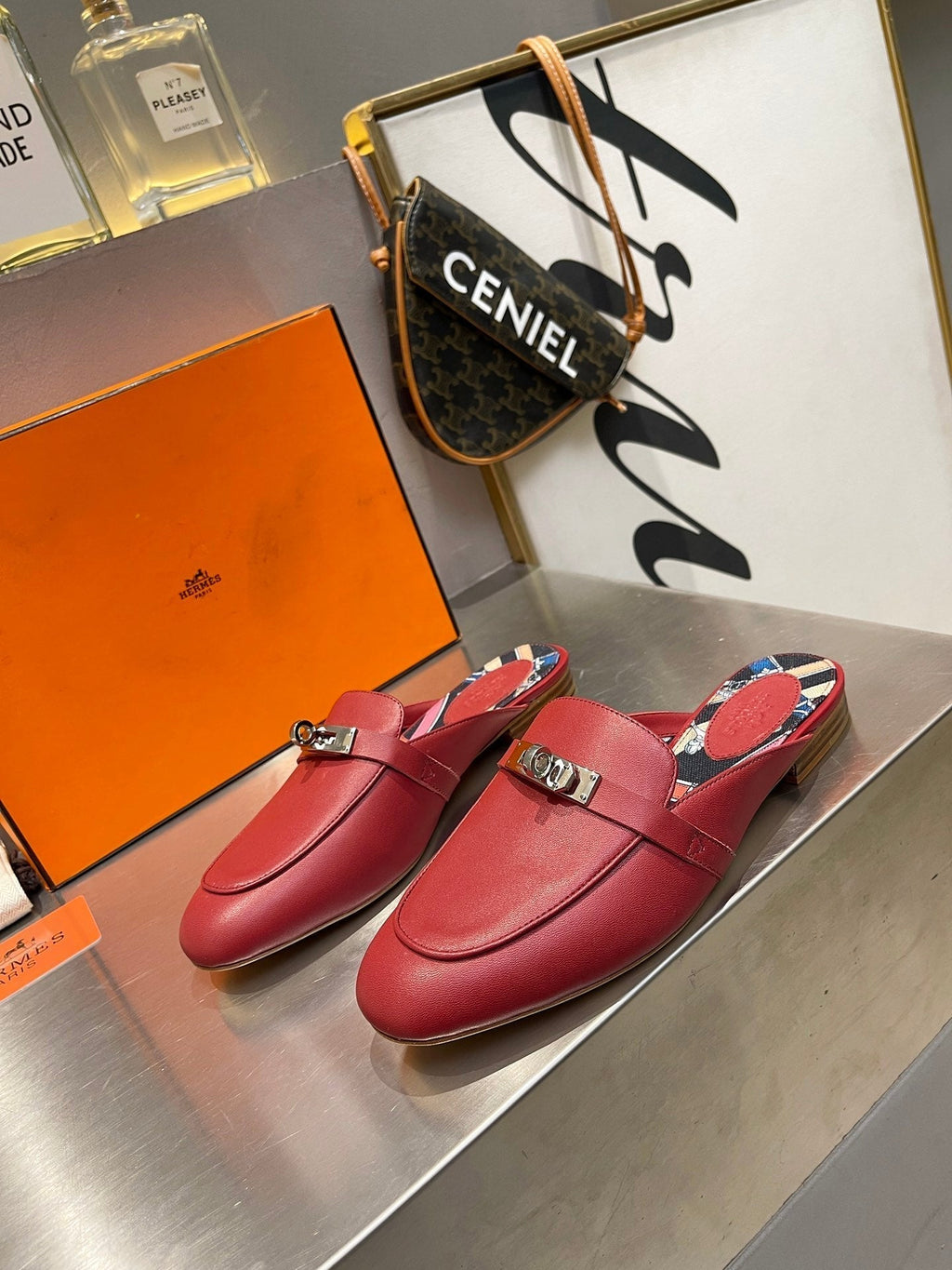 HERMES 0Z MULE RUBY CALFSKIN WITH PATTERN