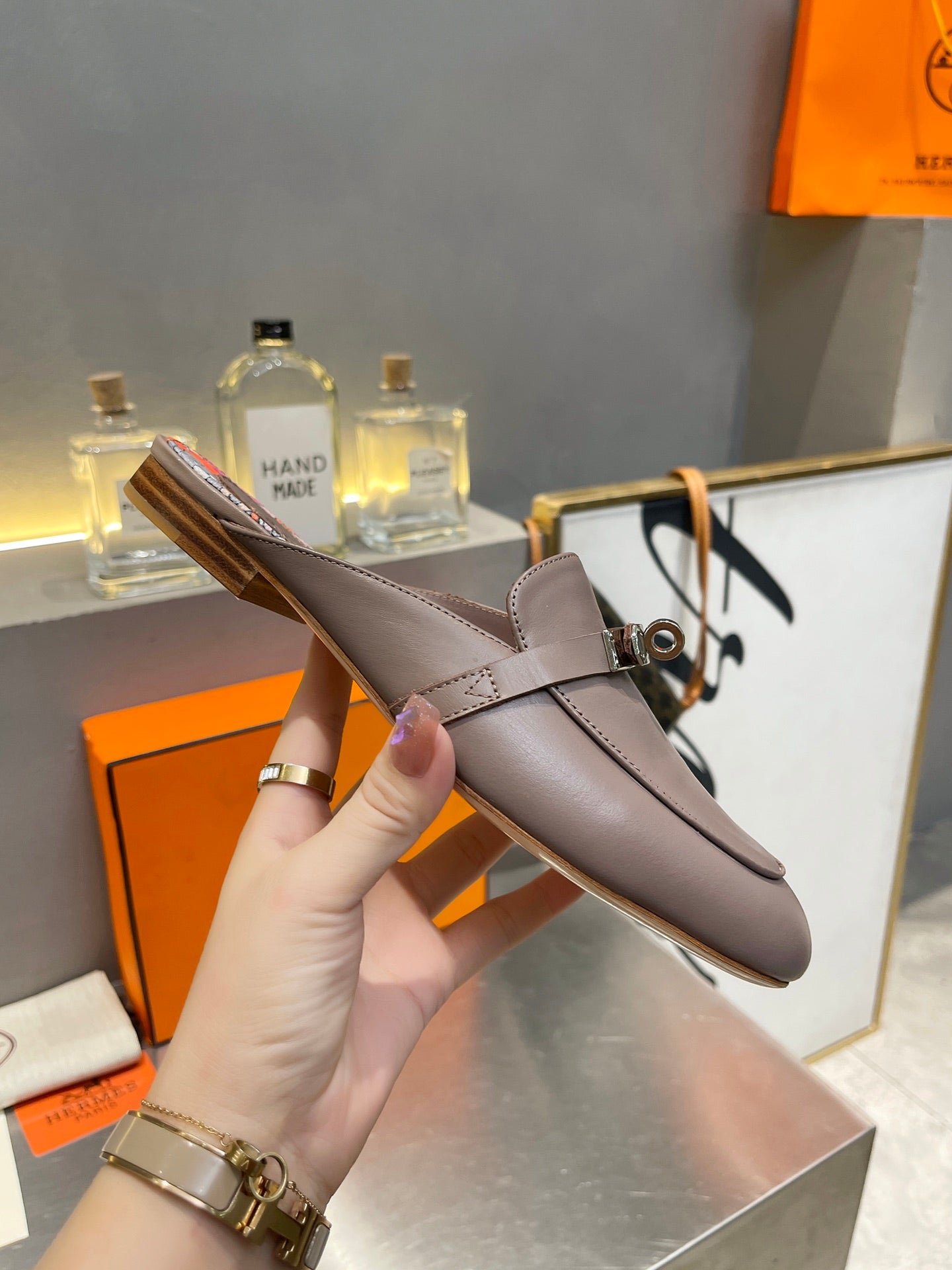 HERMES 0Z MULE ASH CALFSKIN WITH PATTERN