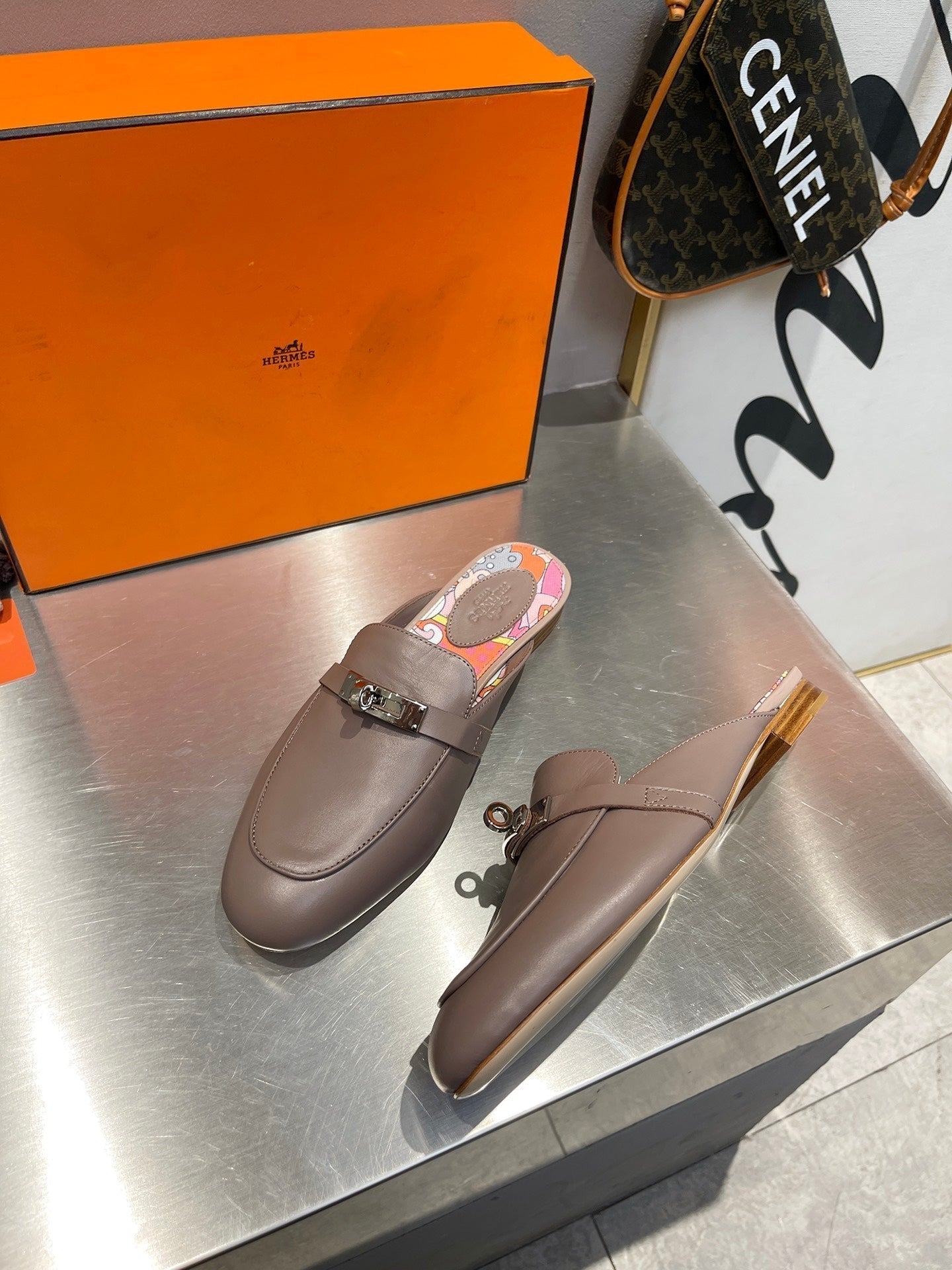 HERMES 0Z MULE ASH CALFSKIN WITH PATTERN
