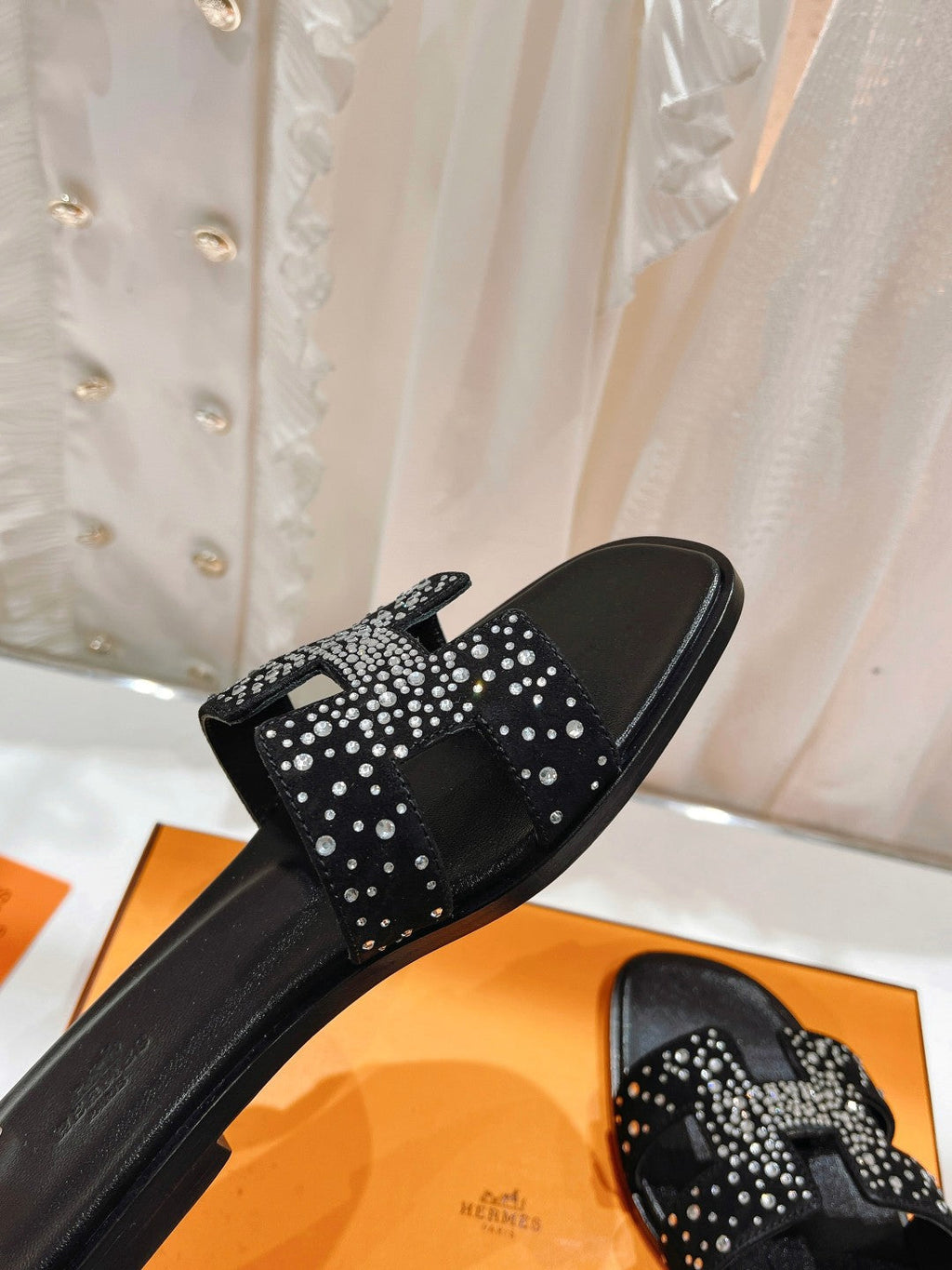 HERMES 0RAN SANDAL BLACK LAMBSKIN ATTACH CRYSTALS
