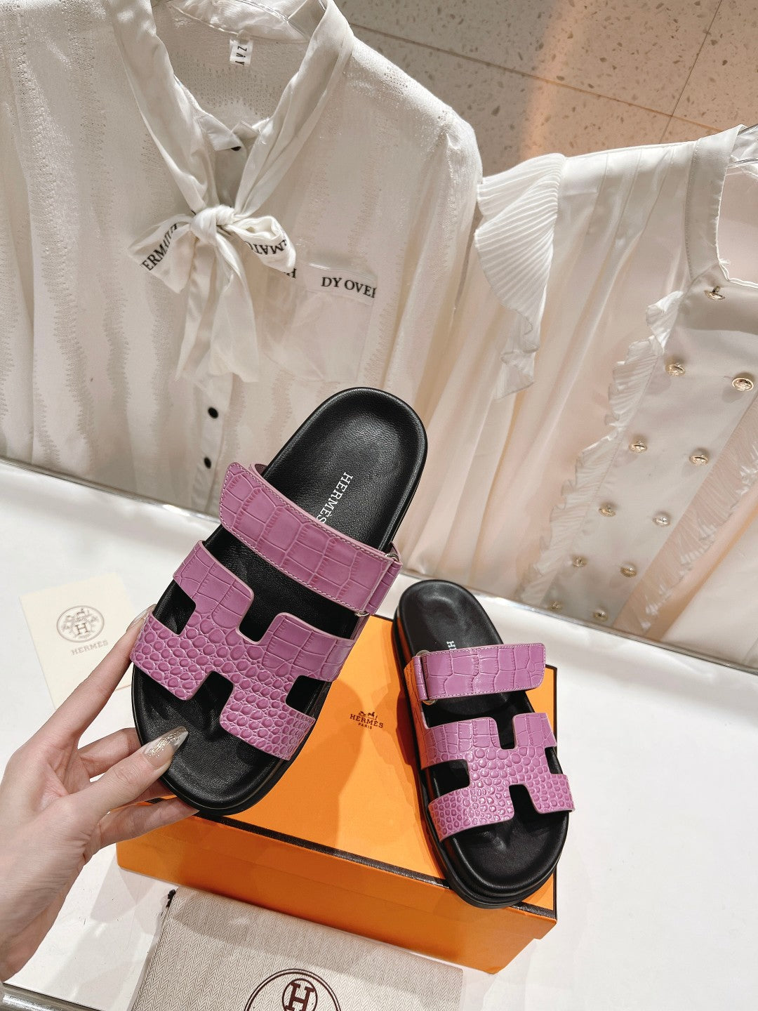 HERMES CHYPRE SANDAL BLACK AND LAVENDER LAMBSKIN