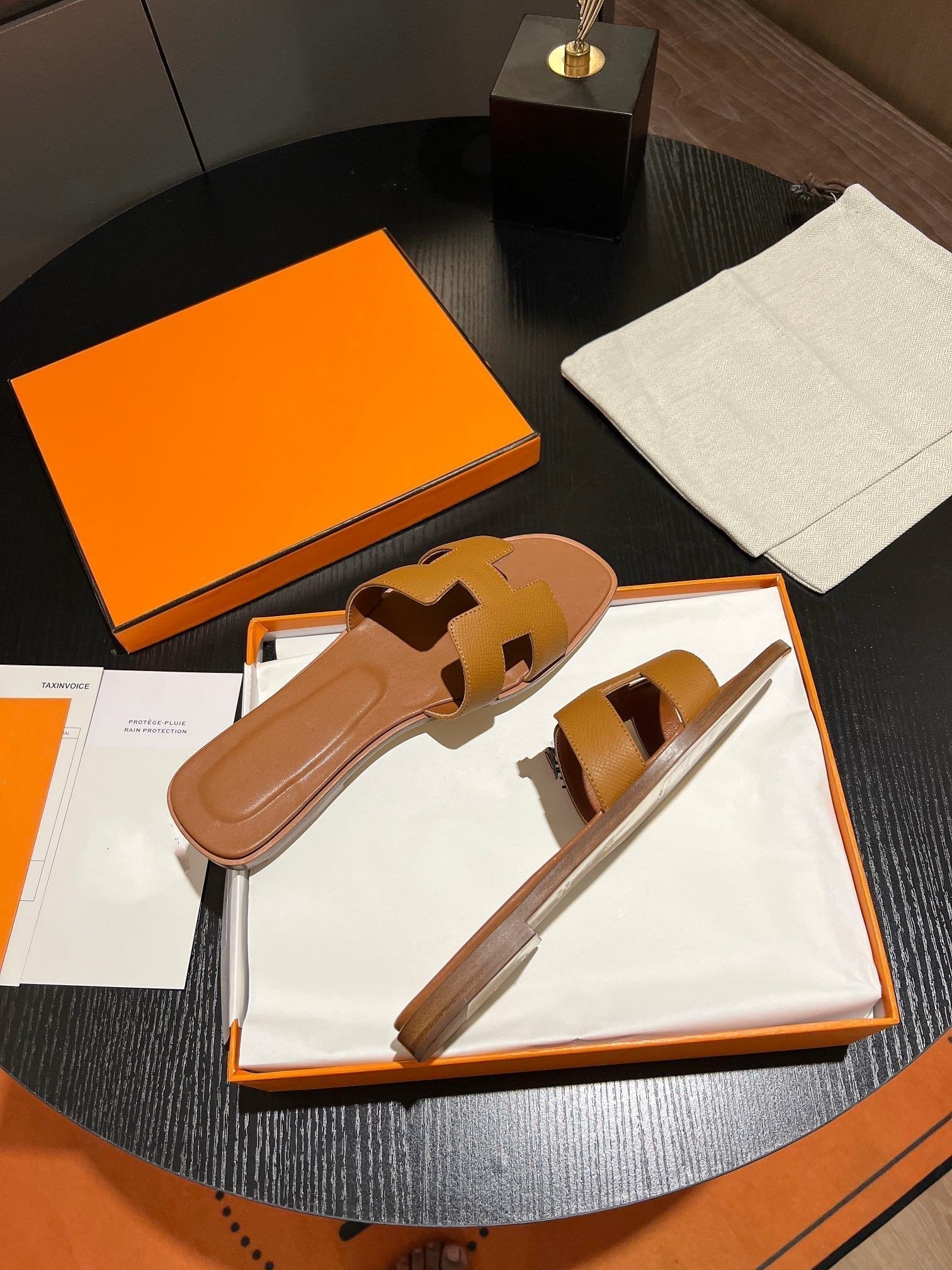 HERMES 0RAN SANDAL Leather Brown
