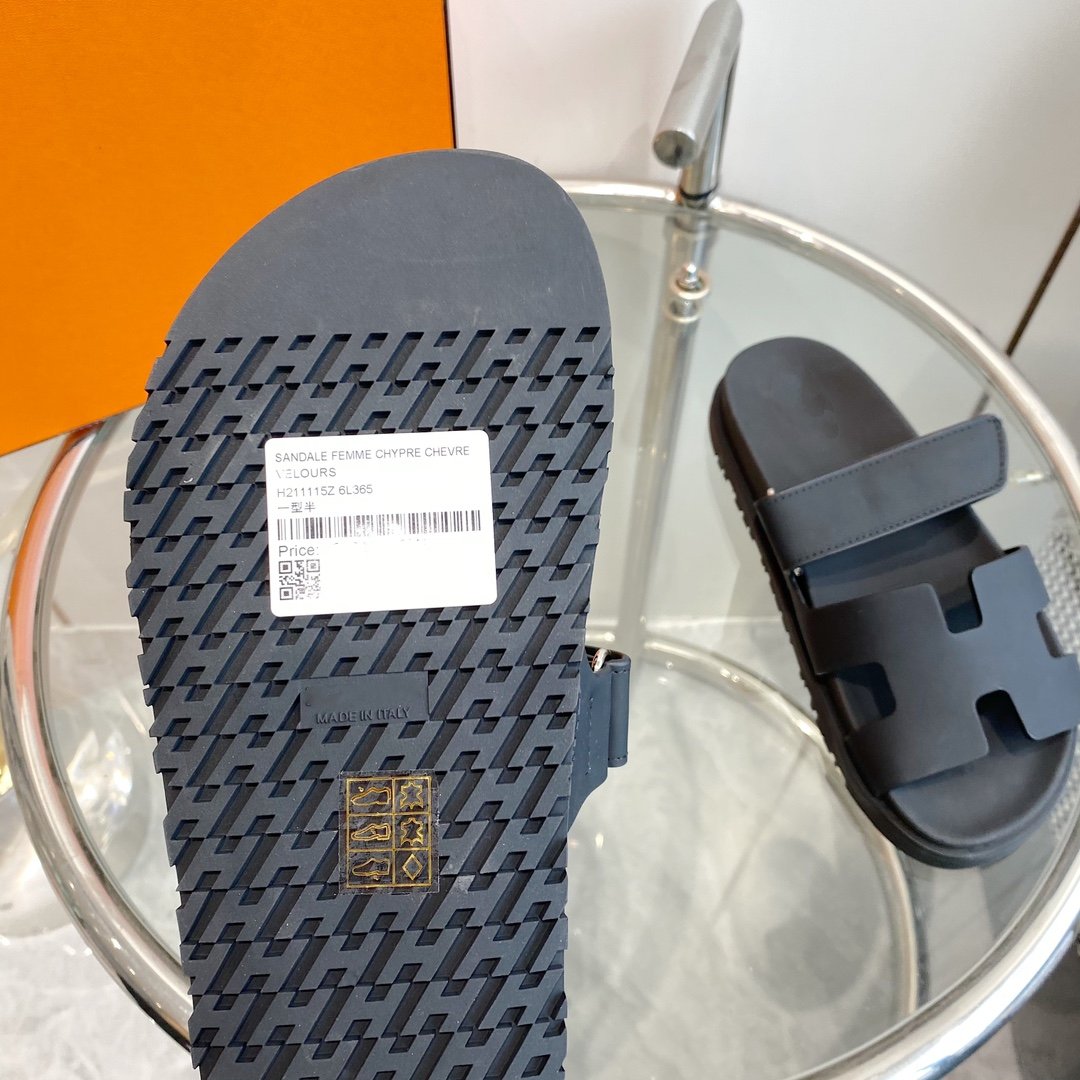 HERMES Chypre Sandal Black Mastic Calfskin Leather