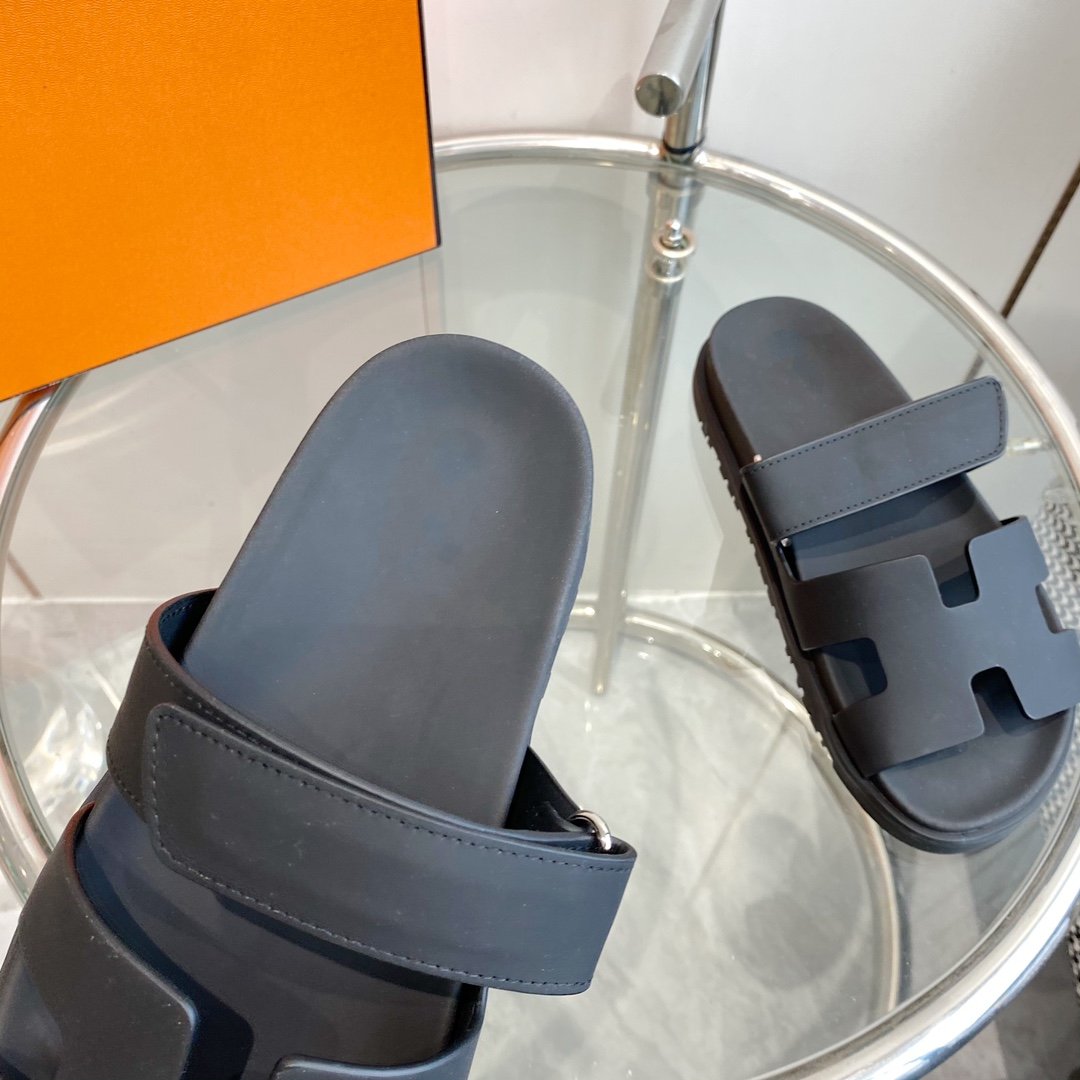 HERMES Chypre Sandal Black Mastic Calfskin Leather