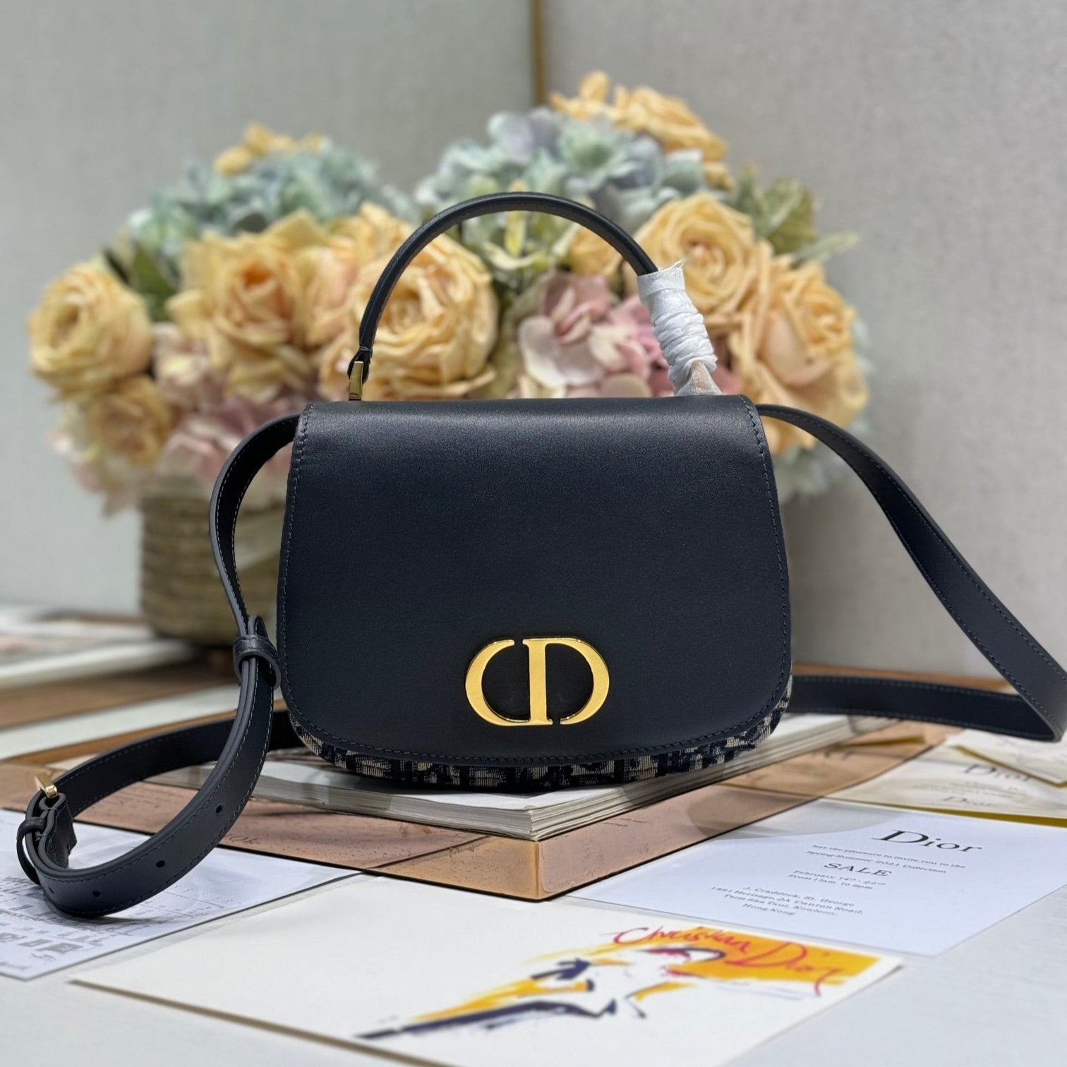 DIOR SMALL 19 MONTAIGNE AVENUE TOP HANDLE BAG BLUE  OBLIQUE JACQUARD AND BLACK SMOOTH CALFSKIN