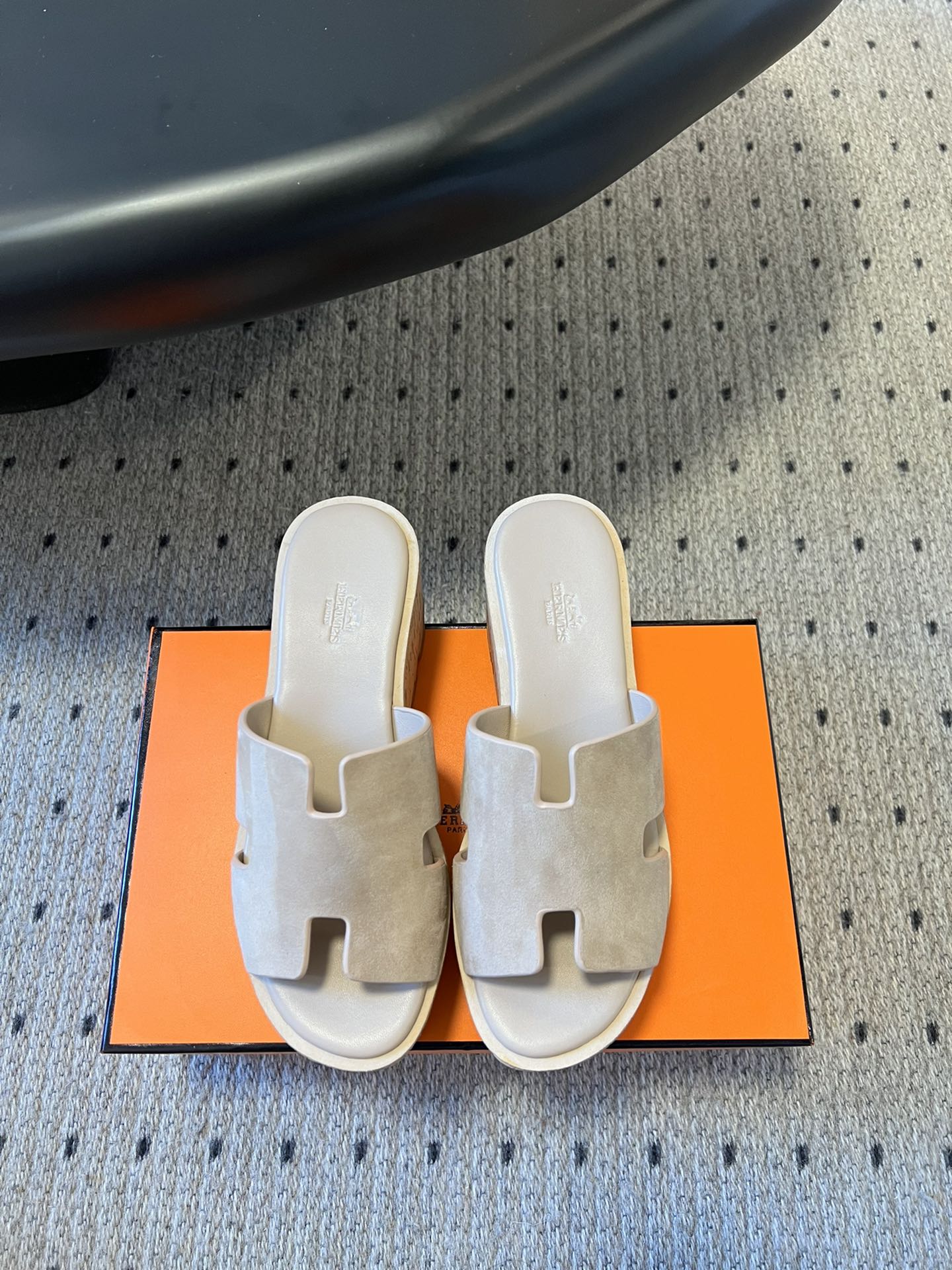 HERMES EZE SANDAL PLATFORM 85 MM IN PALE GRAY SUEDE