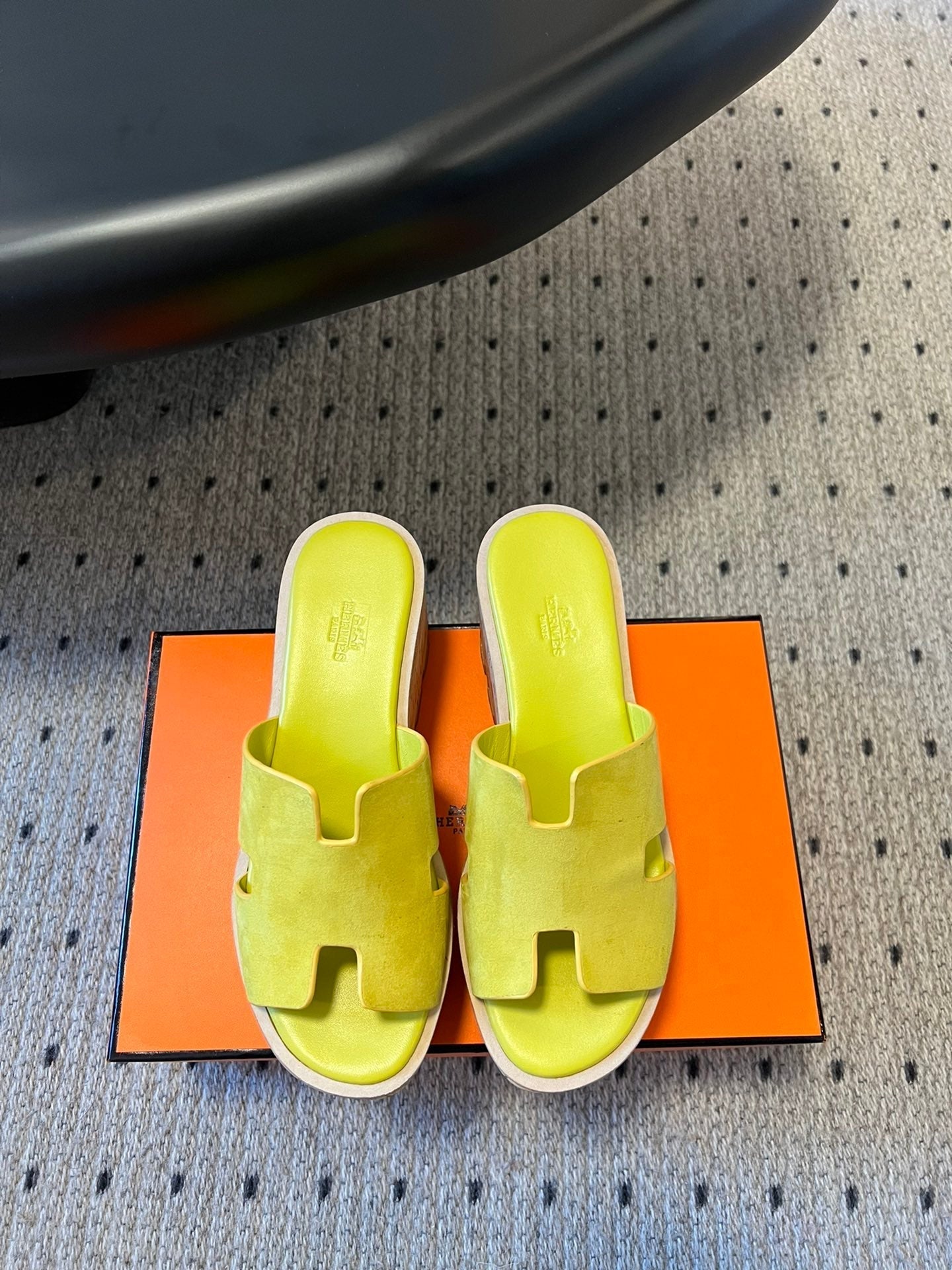 HERMES EZE SANDAL 85 MM IN NEON YELLOW CALFSKIN
