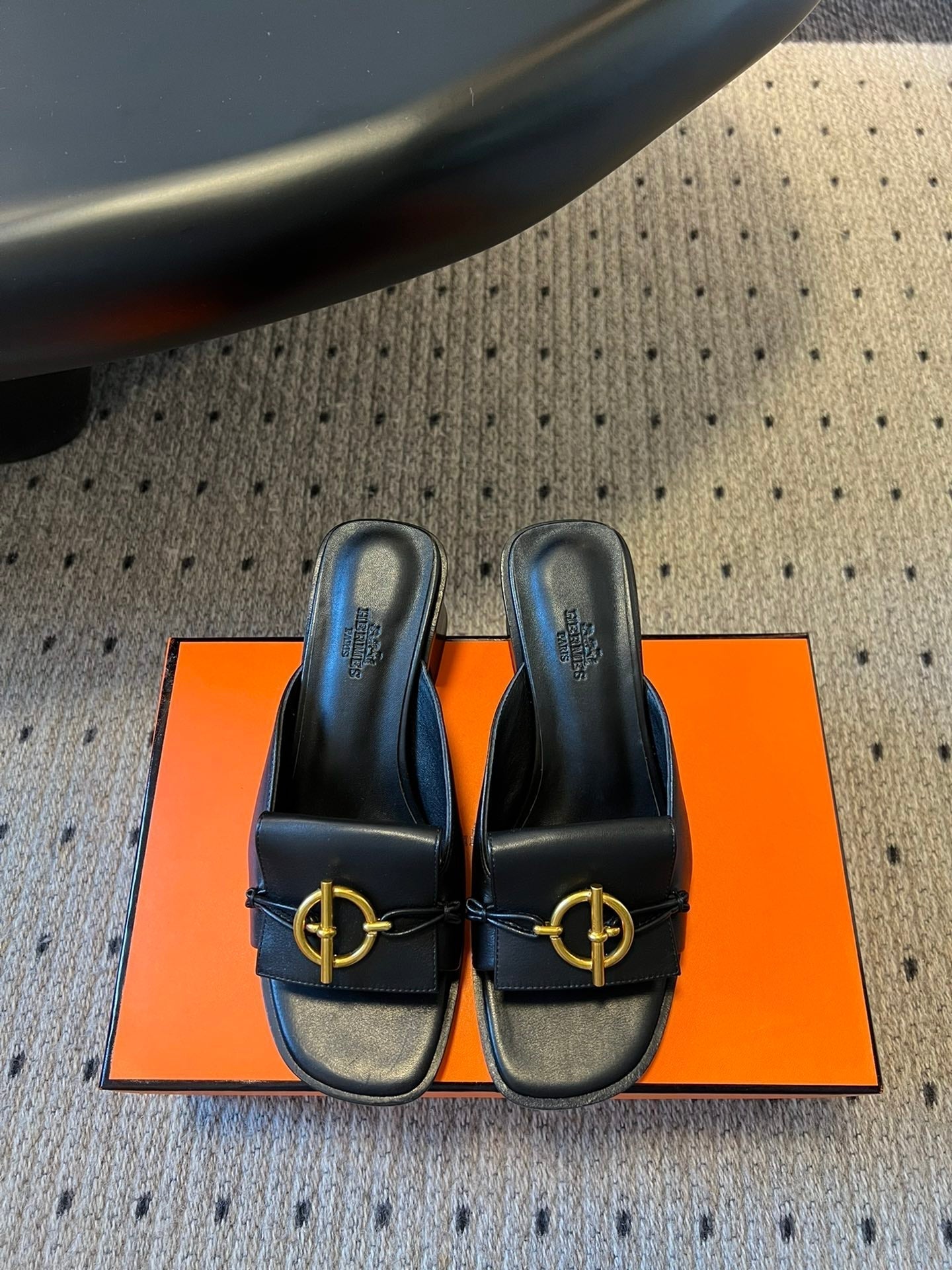 HERMES ILOT 55 MM SANDAL IN BLACK CALFSKIN
