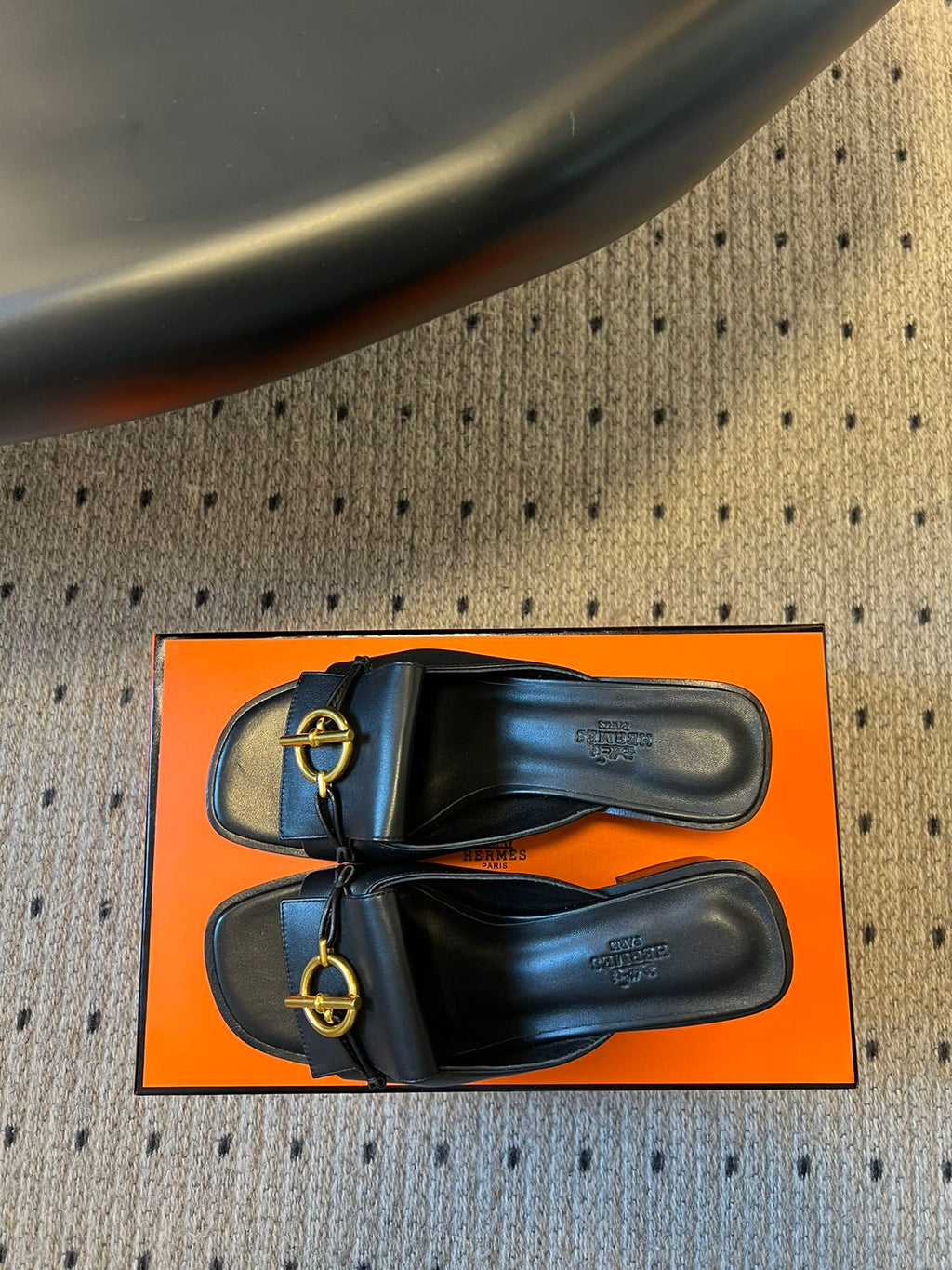 HERMES ILOT 55 MM SANDAL IN BLACK CALFSKIN
