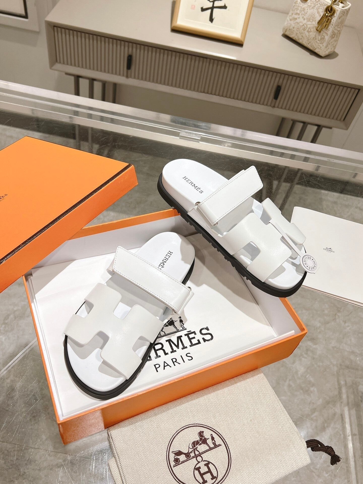 HERMES CHYPRE SANDAL IN WHITE CALFSKIN 540978
