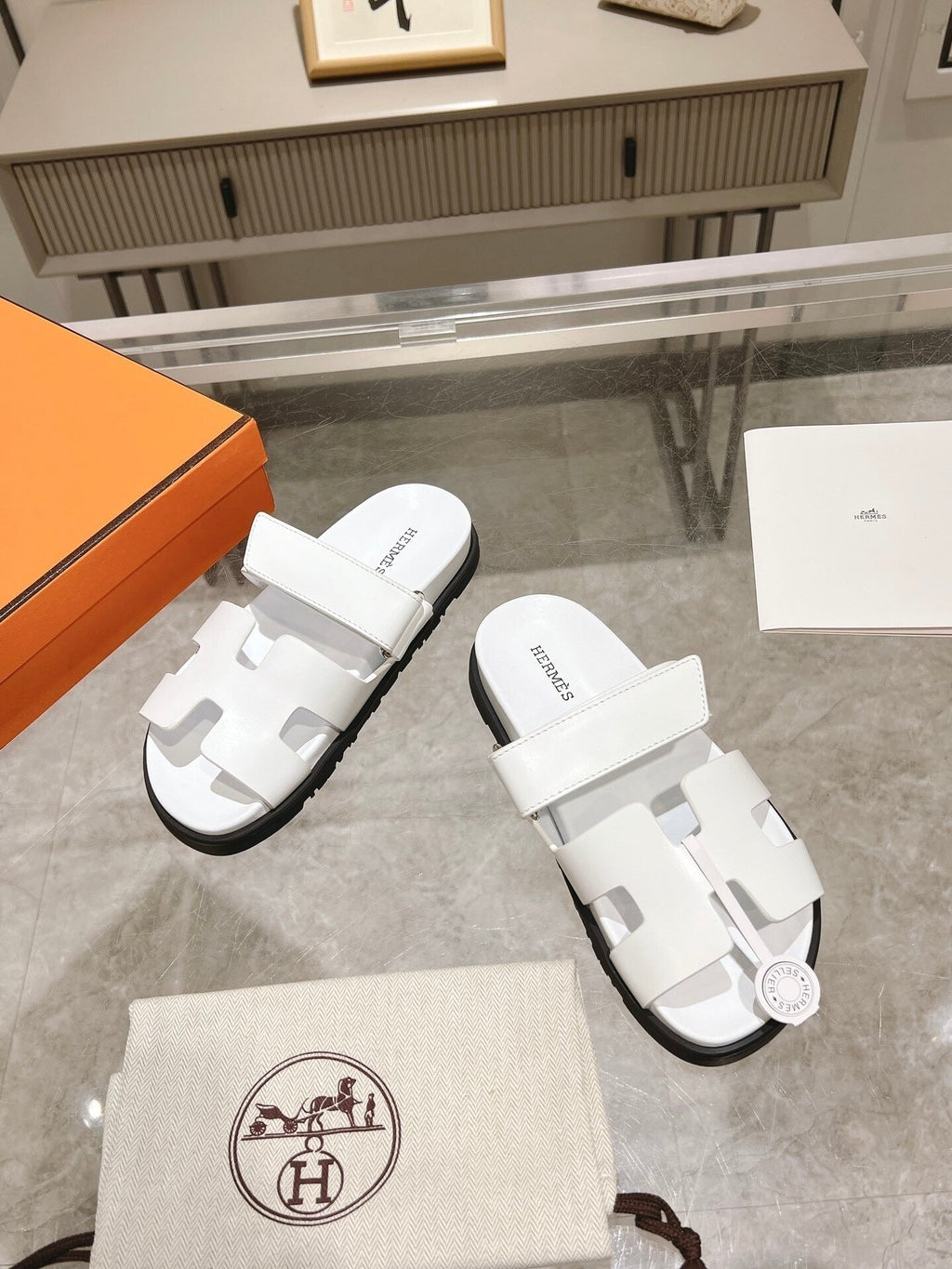 HERMES CHYPRE SANDAL IN WHITE CALFSKIN 540978
