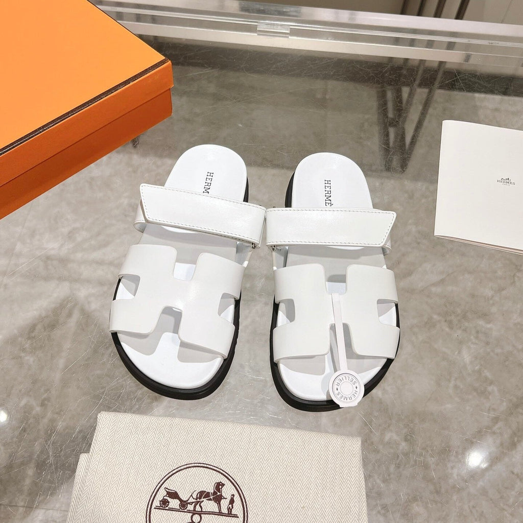 HERMES CHYPRE SANDAL IN WHITE CALFSKIN 540978