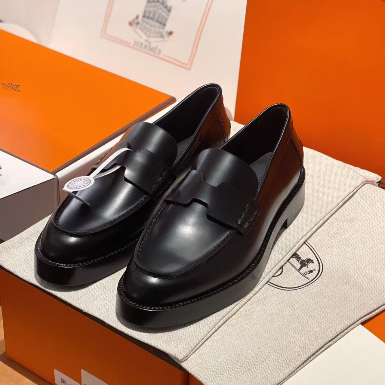 HERMES PARIS LOAFERS IN BLACK CALFSKIN WITH CLASSIC PENNY STRAP DESIGN