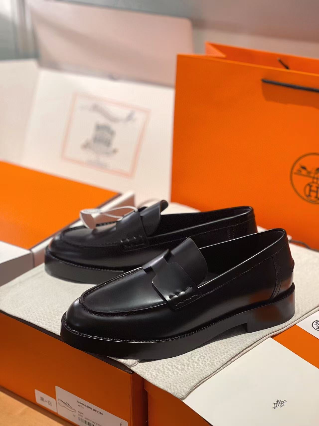 HERMES PARIS LOAFERS IN BLACK CALFSKIN WITH CLASSIC PENNY STRAP DESIGN
