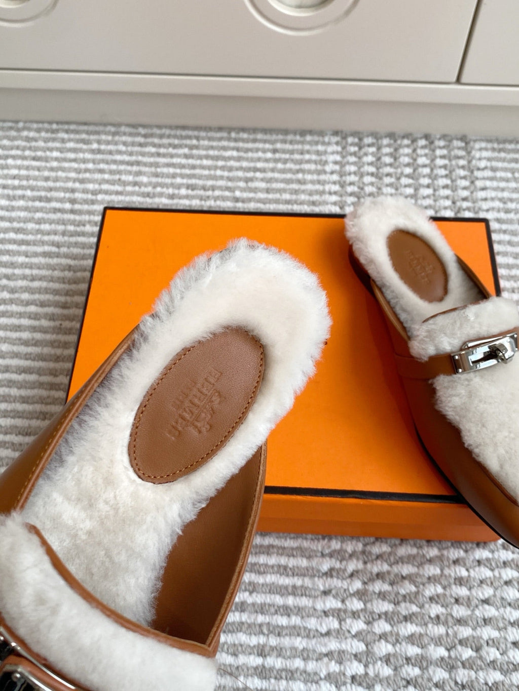 HERMES 25S CATENA MULE IN BEIGE SHEARLING AND BROWN LAMBSKIN WITH SILVER HARDWARE