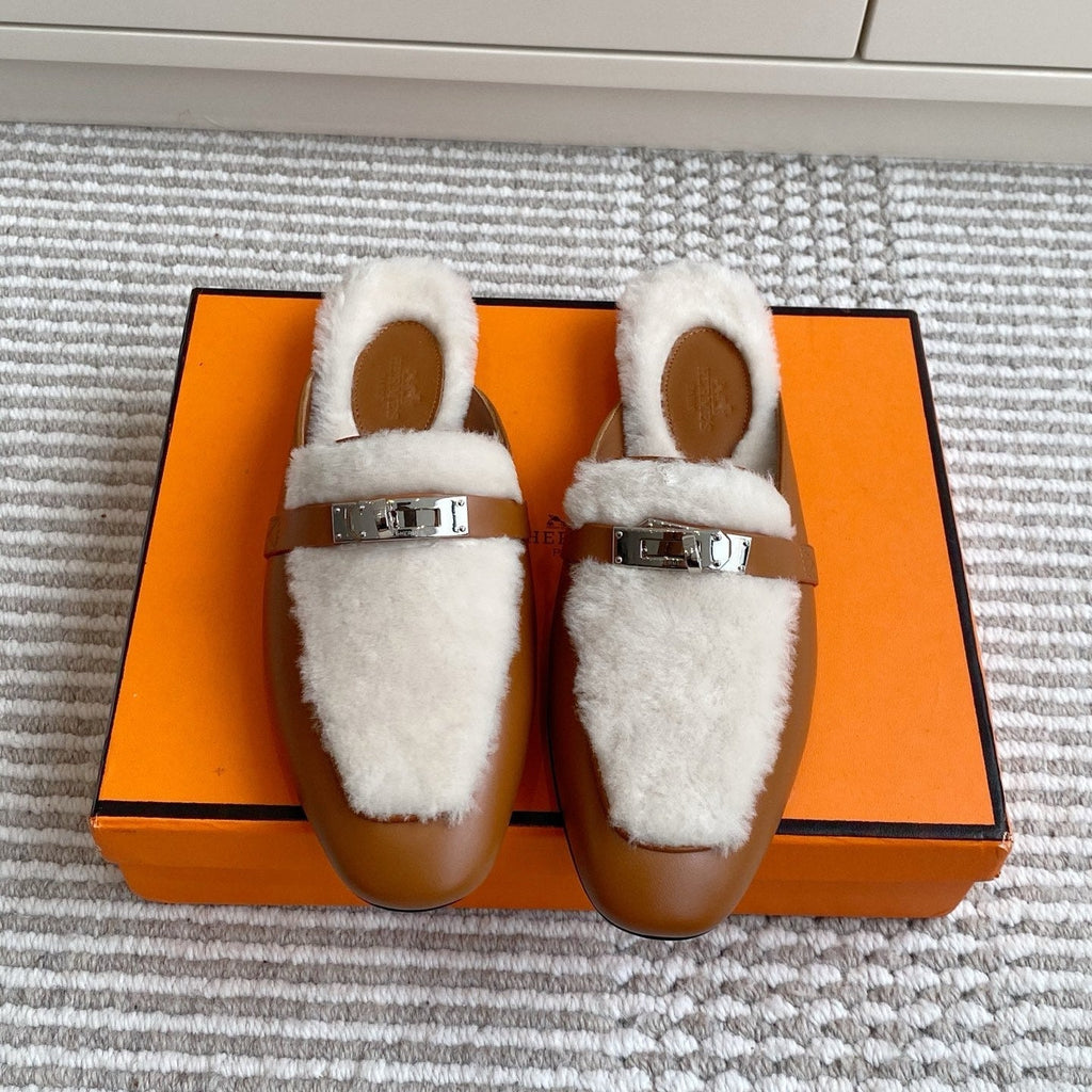 HERMES 25S CATENA MULE IN BEIGE SHEARLING AND BROWN LAMBSKIN WITH SILVER HARDWARE