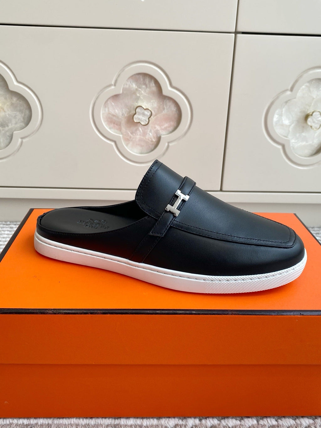 HERMES 25S MULES IN BLACK LAMBSKIN WITH SILVER HARDWARE