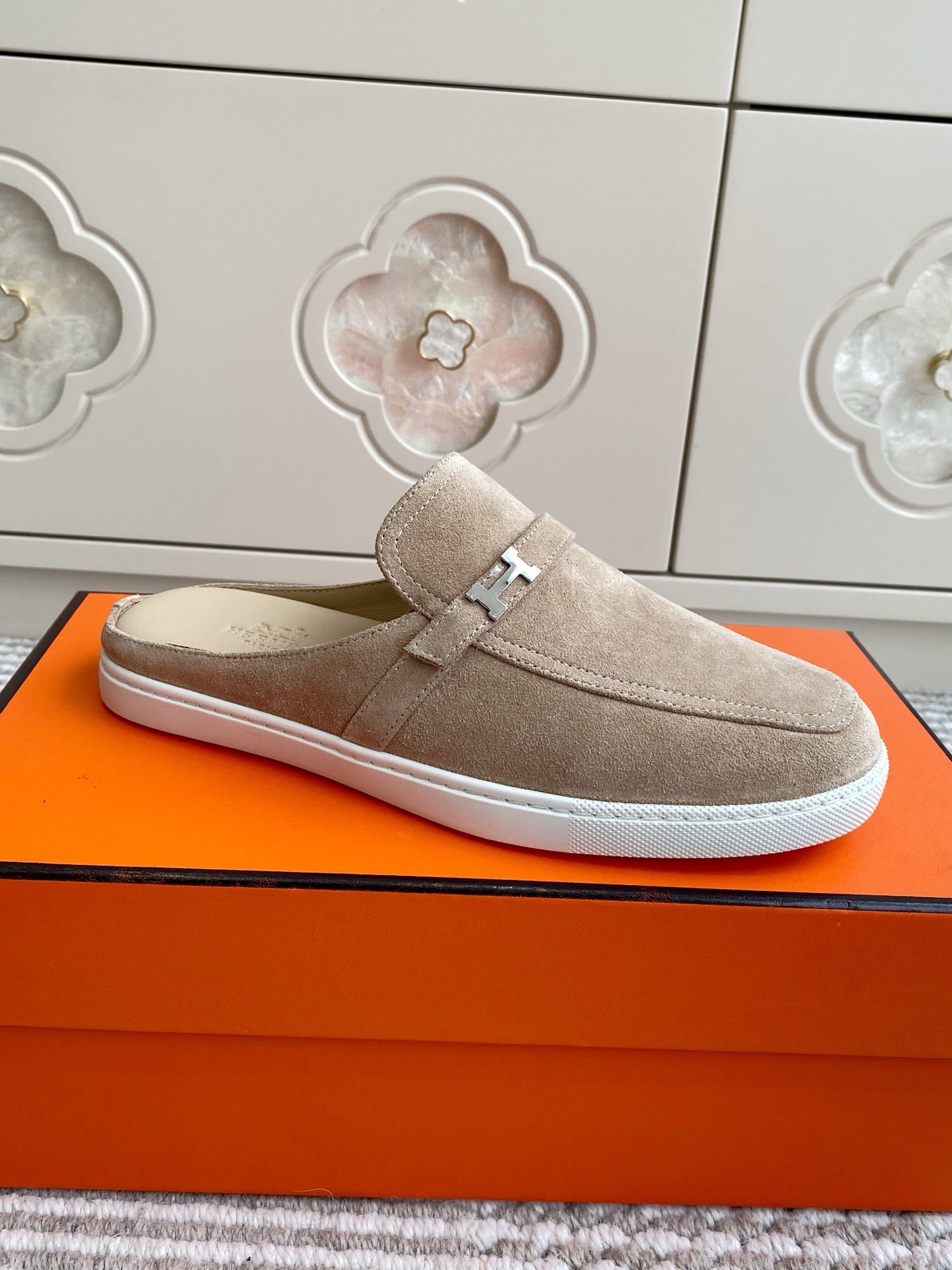 HERMES 25S MULES IN BEIGE SUEDE WITH SILVER HARDWARE