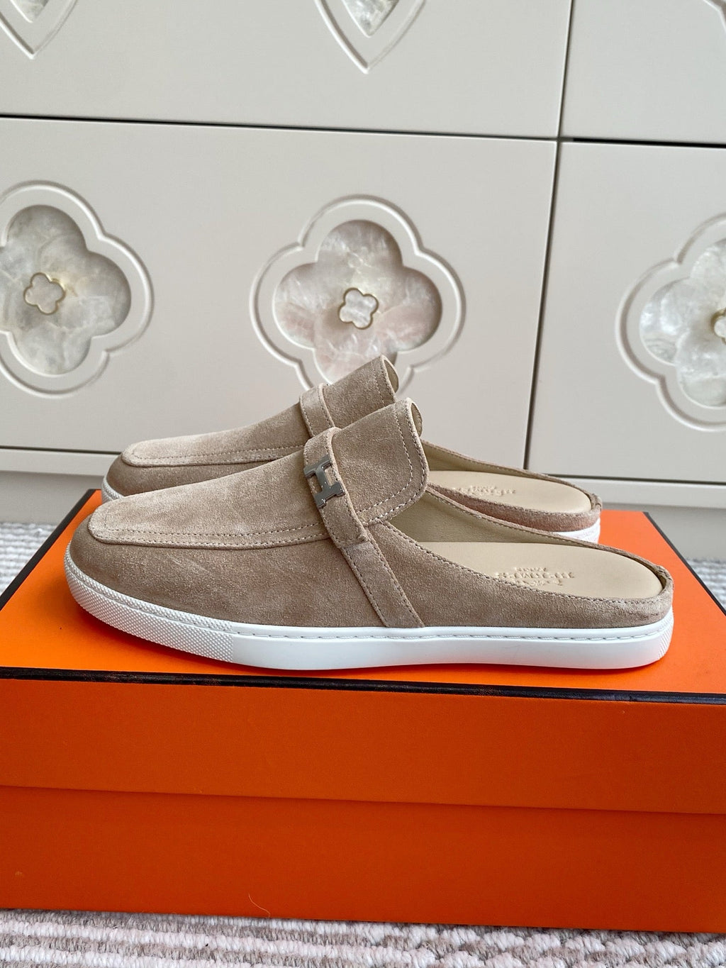 HERMES 25S MULES IN BEIGE SUEDE WITH SILVER HARDWARE