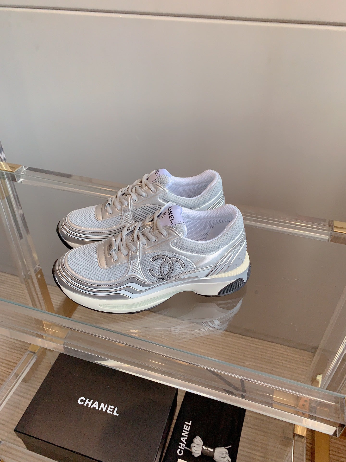 CHANEL SNEAKERS IN GLOSSY SILVER CALFSKIN AND MESH