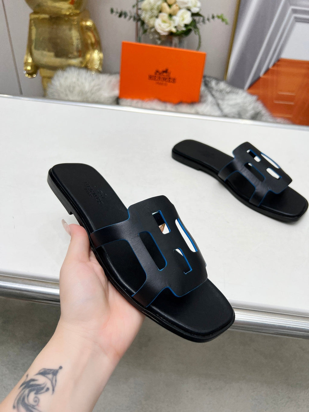HERMES FLATFORM SANDAL BLACK CALFSKIN