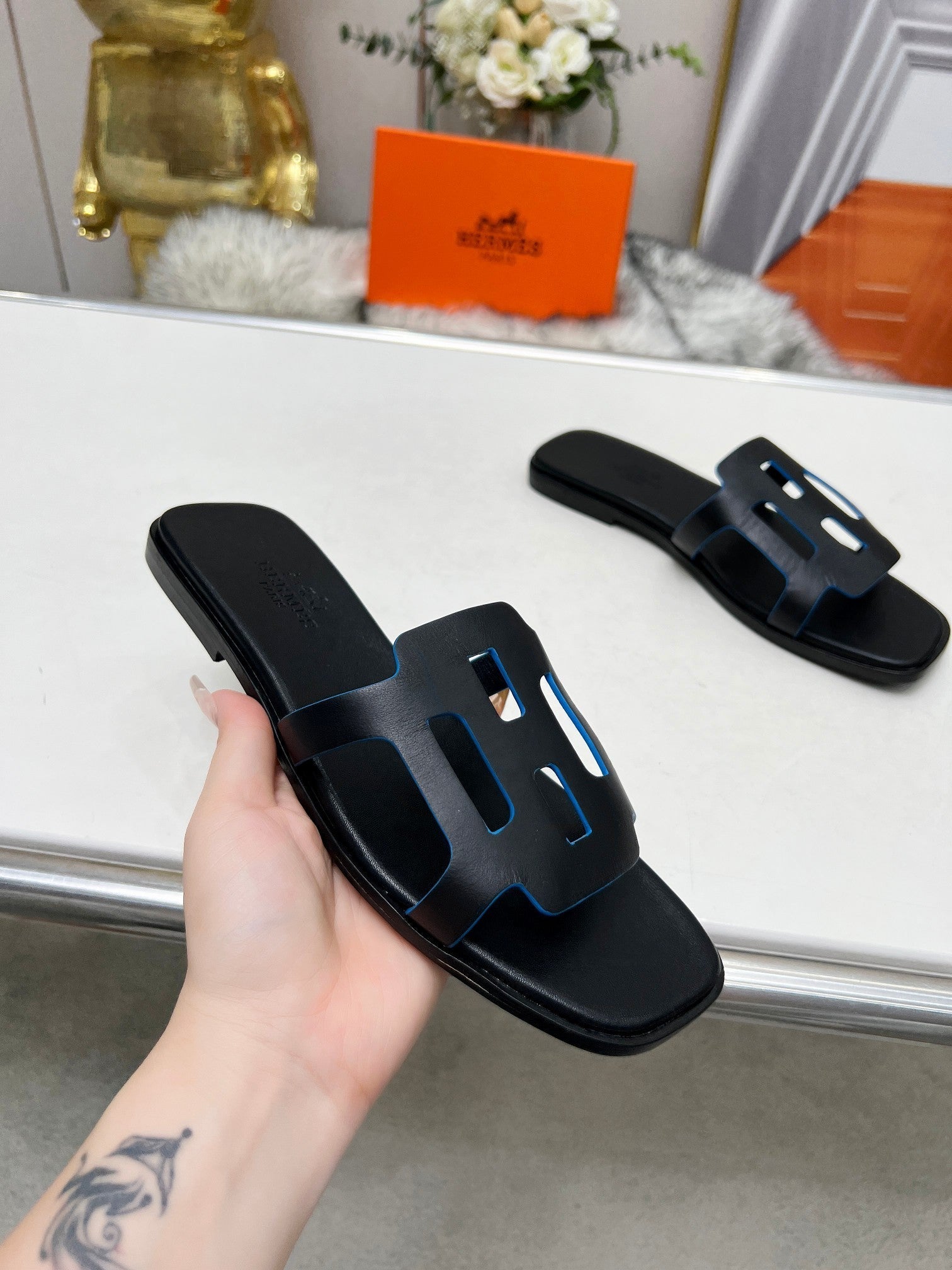 HERMES FLATFORM SANDAL BLACK CALFSKIN