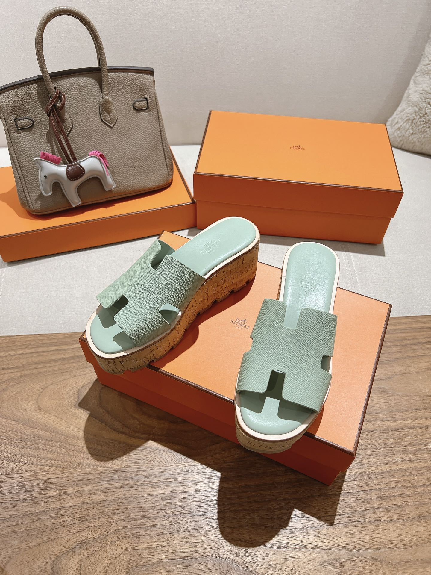 HERMES 25S HIGH WEDGE SANDALS IN SOFT MINT GREEN LAMBSKIN STYLE 28
