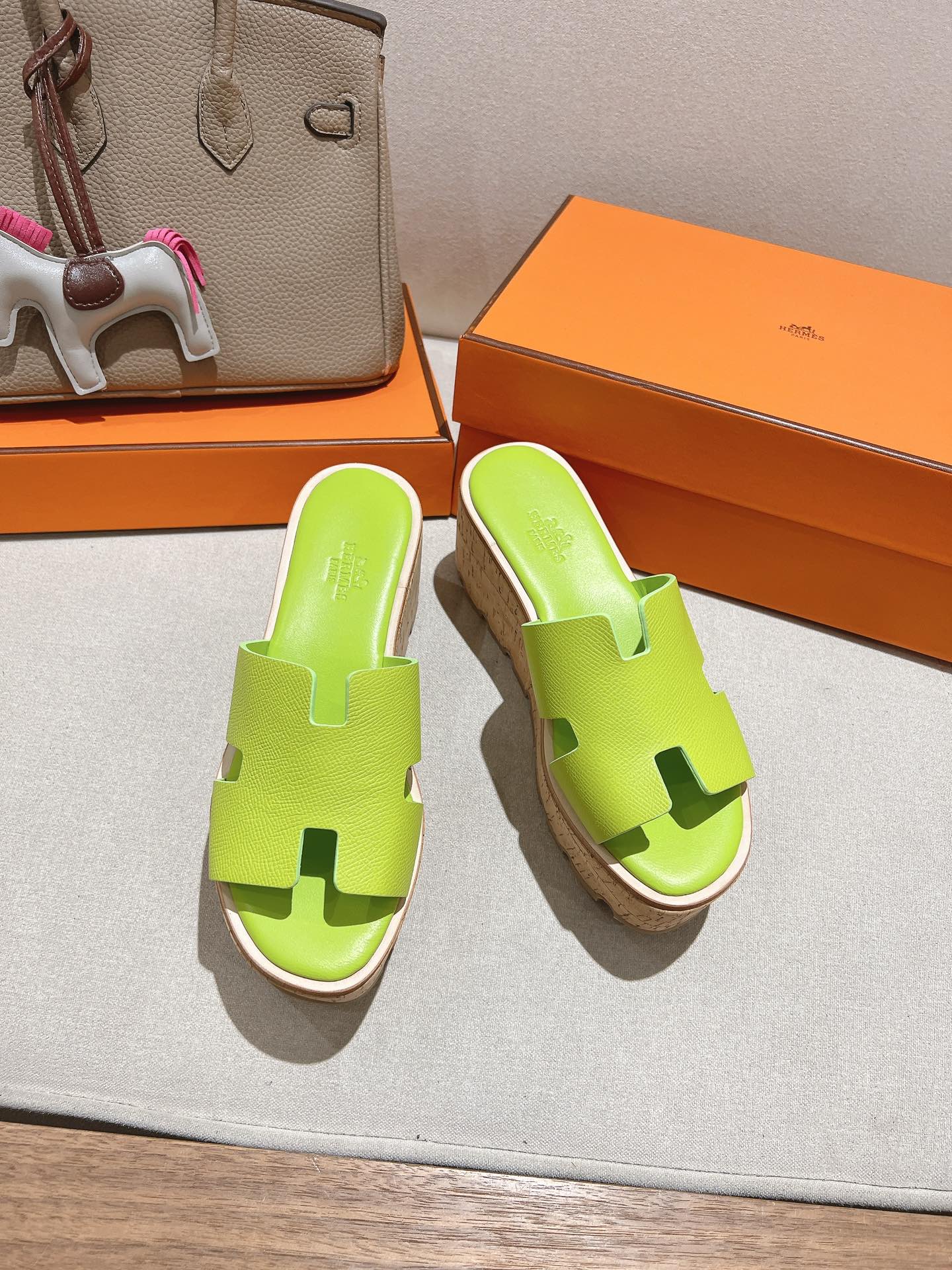 HERMES 25S HIGH WEDGE SANDALS IN SPRING GREEN LAMBSKIN STYLE 22