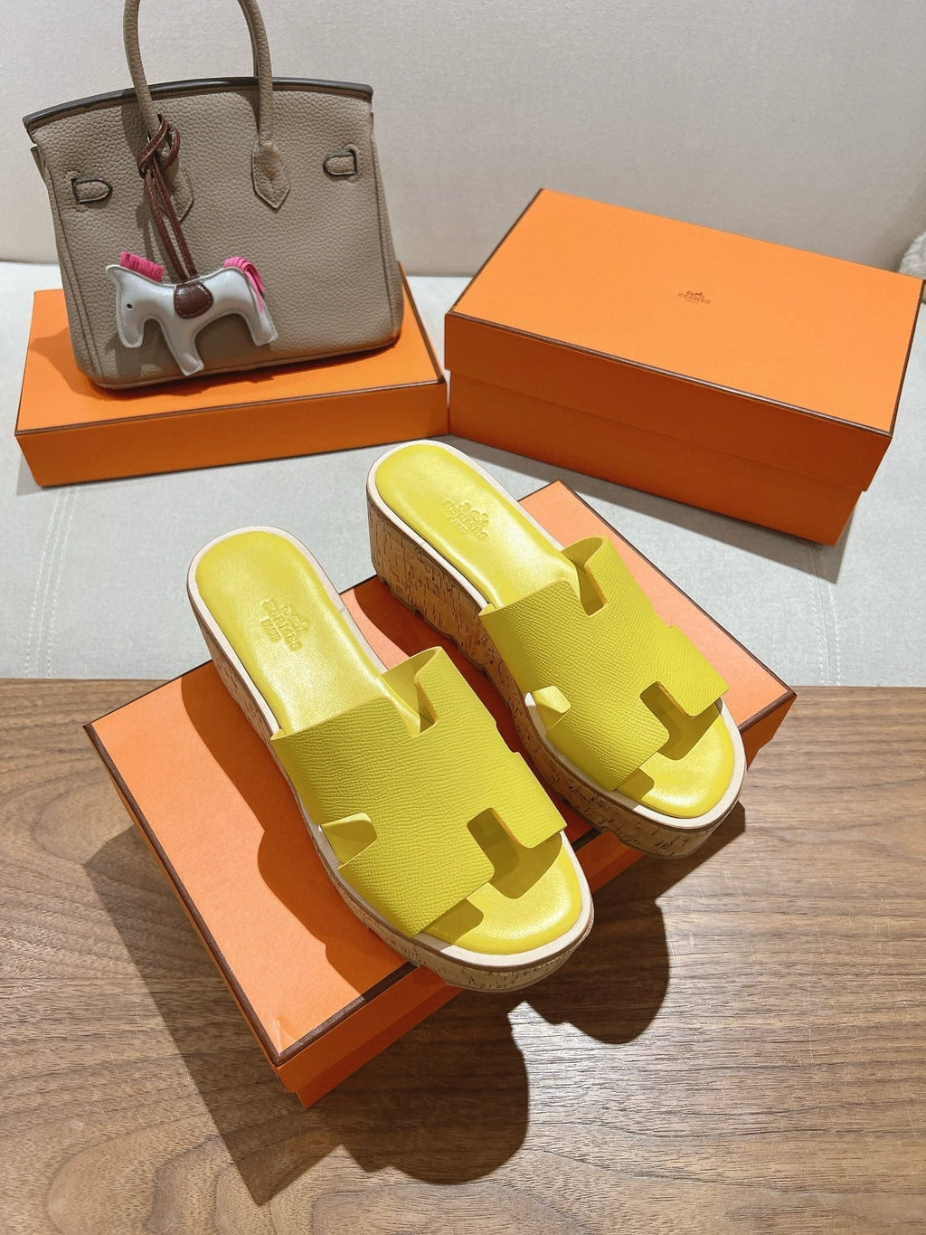 HERMES 25S HIGH WEDGE SANDALS IN YELLOW LAMBSKIN STYLE 26