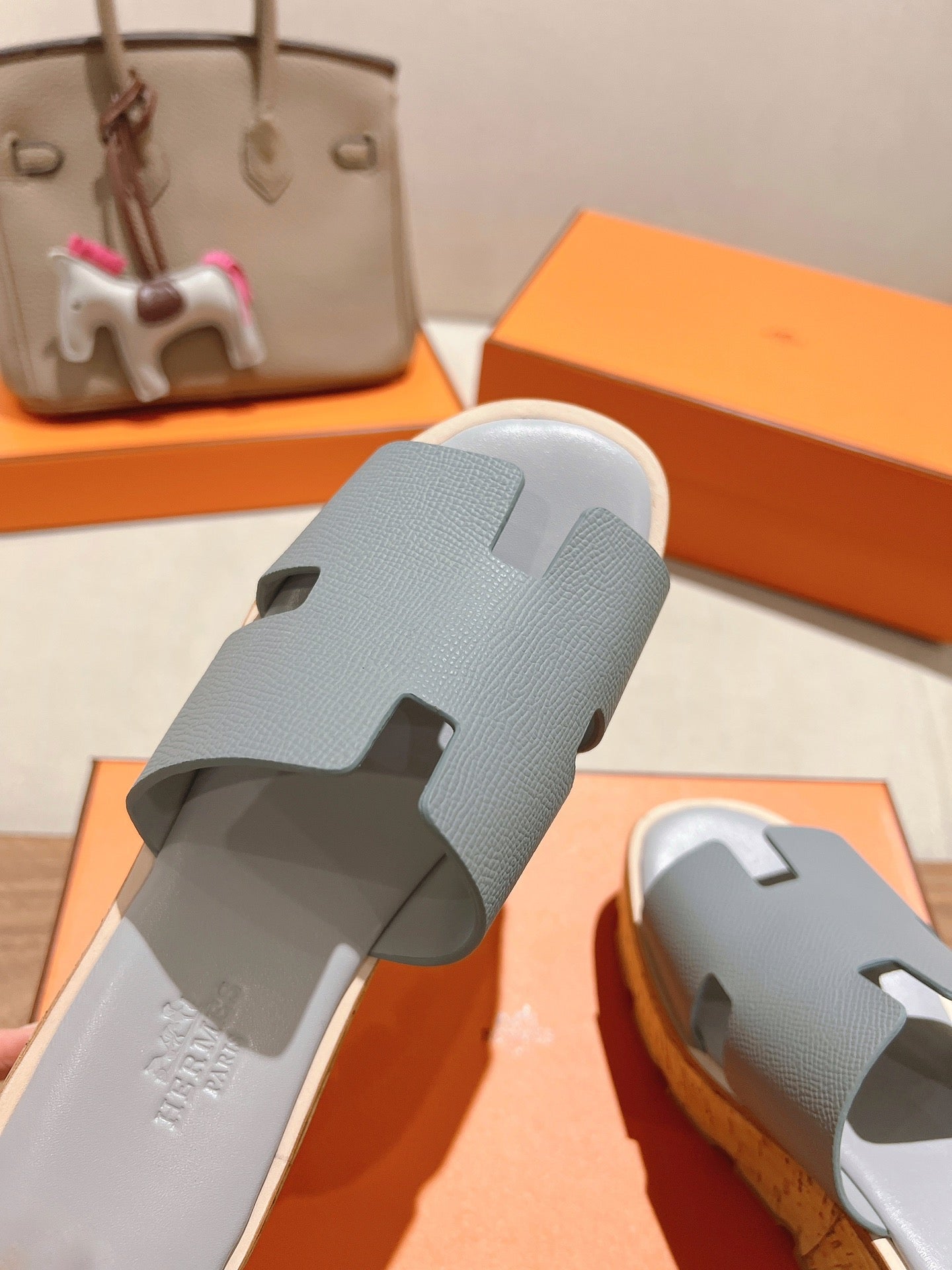 HERMES 25S HIGH WEDGE SANDALS IN LIGHT GREY LAMBSKIN STYLE 13