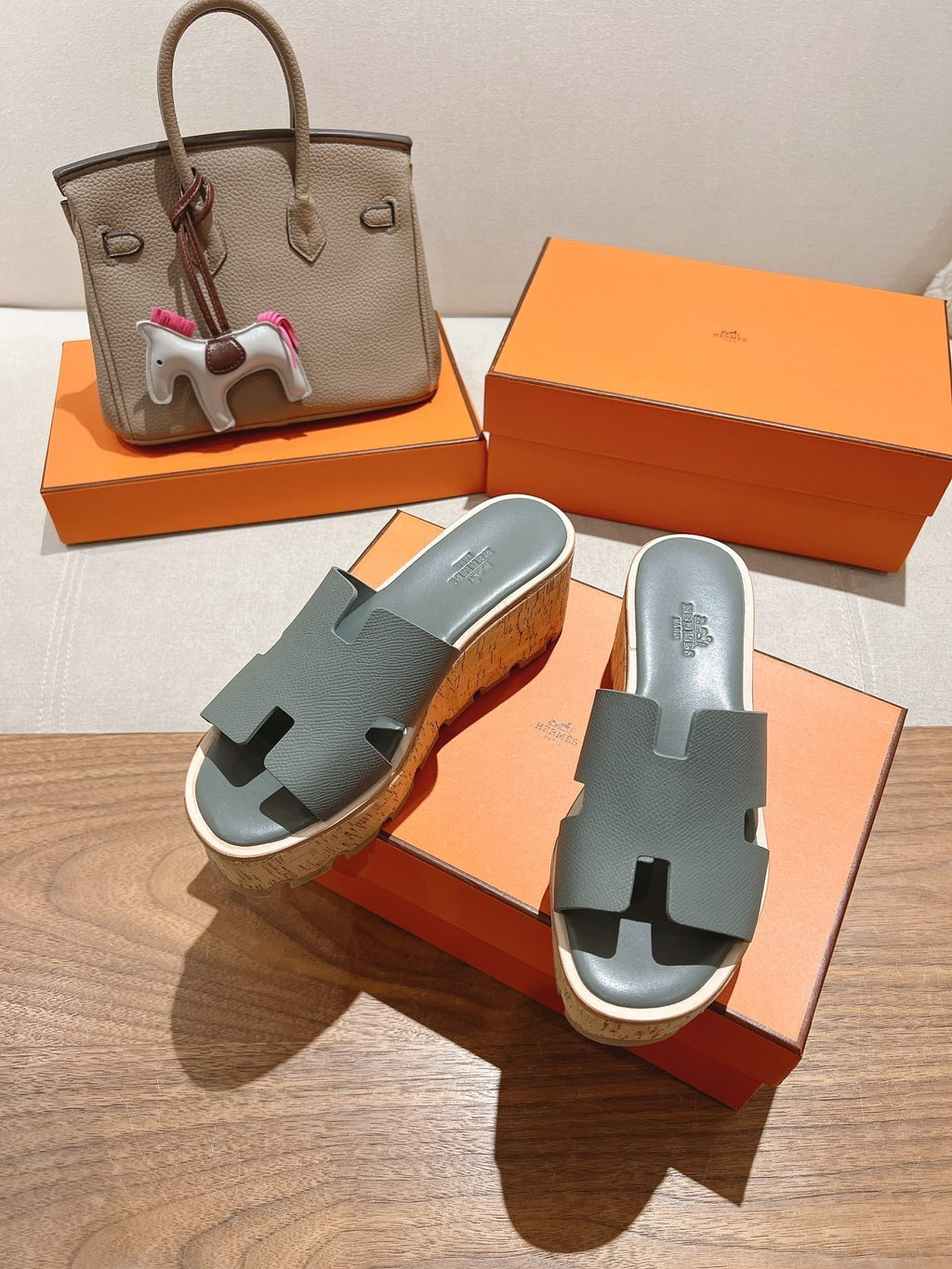 HERMES 25S HIGH WEDGE SANDALS IN GREY LAMBSKIN STYLE 7