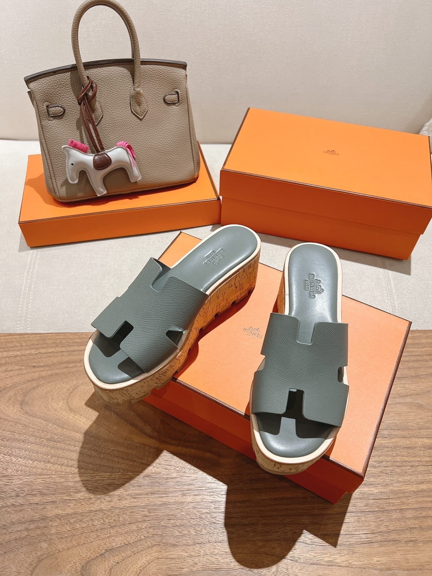 HERMES 25S HIGH WEDGE SANDALS IN GREY LAMBSKIN STYLE 7