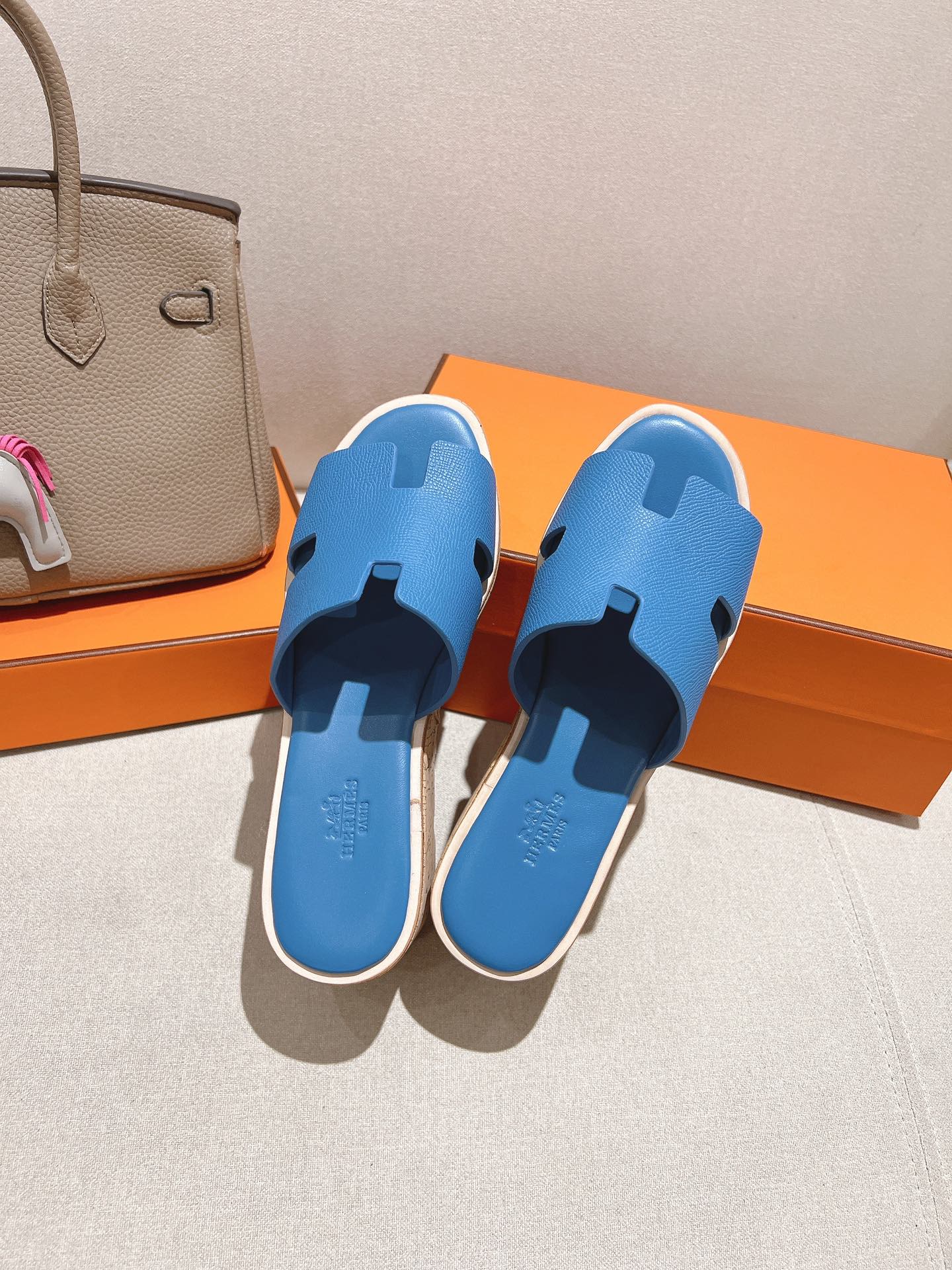 HERMES 25S HIGH WEDGE SANDALS IN BLUE LAMBSKIN STYLE 14
