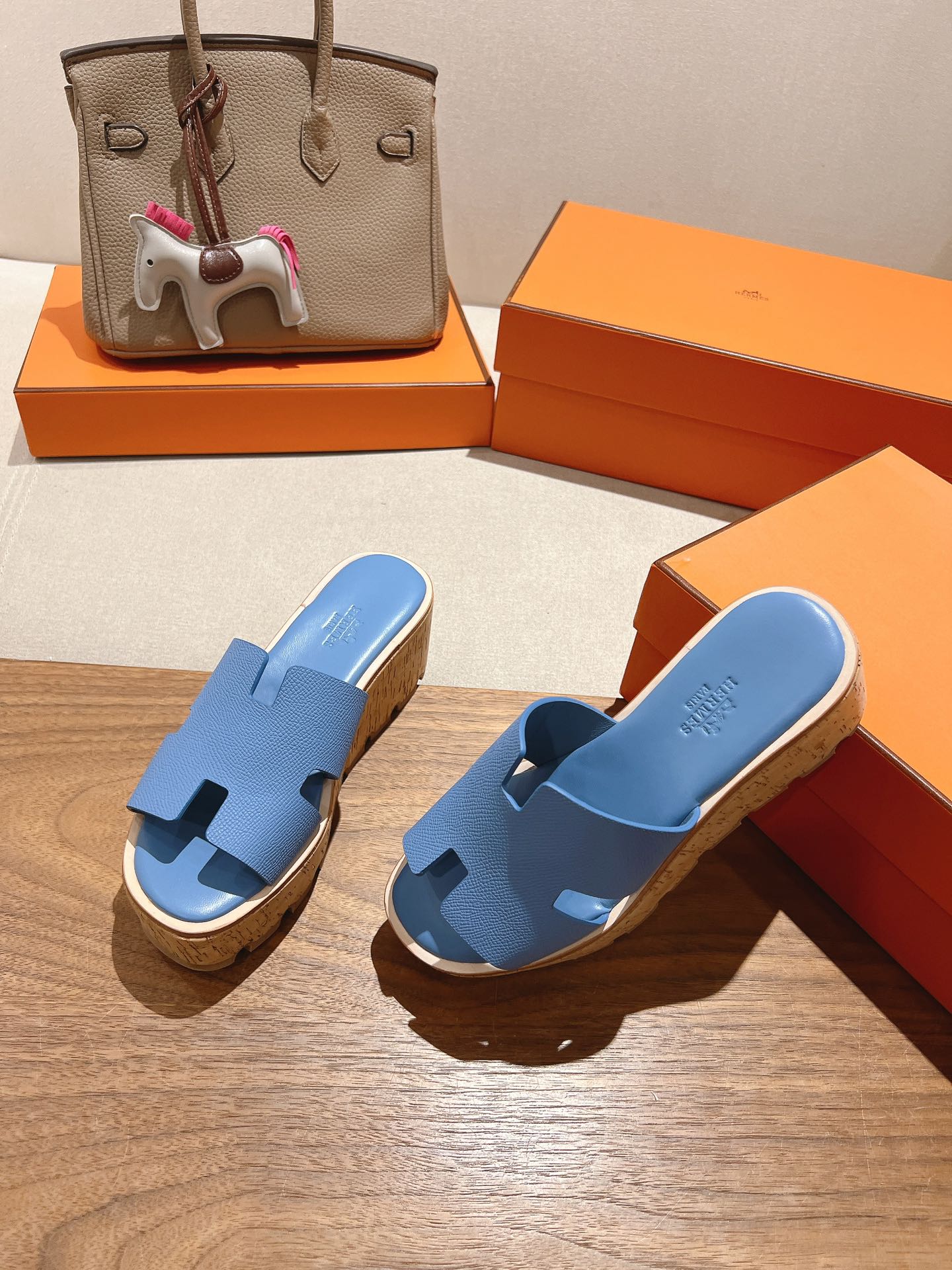 HERMES 25S HIGH WEDGE SANDALS IN BLUE LAMBSKIN STYLE 3