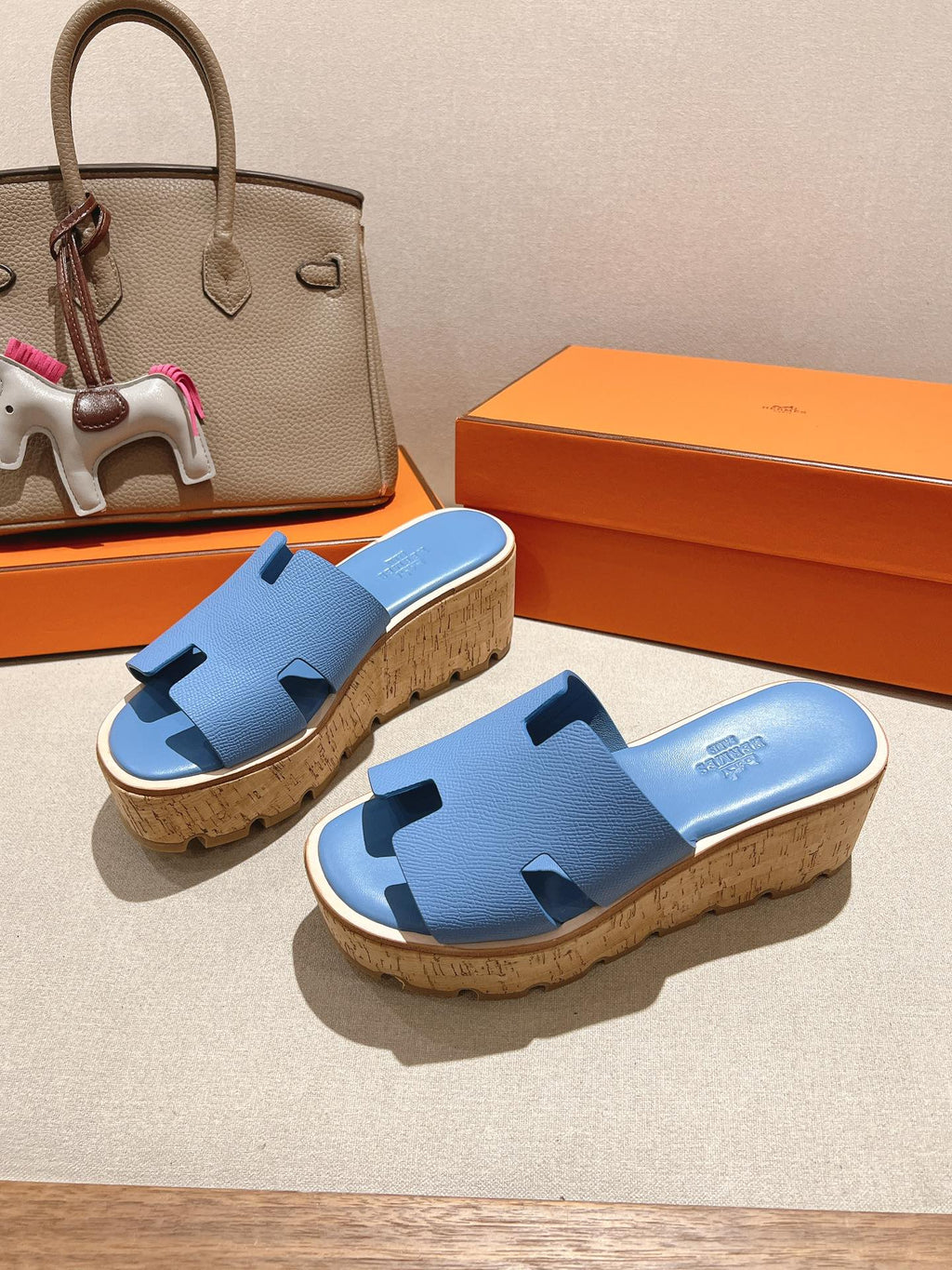HERMES 25S HIGH WEDGE SANDALS IN BLUE LAMBSKIN STYLE 3