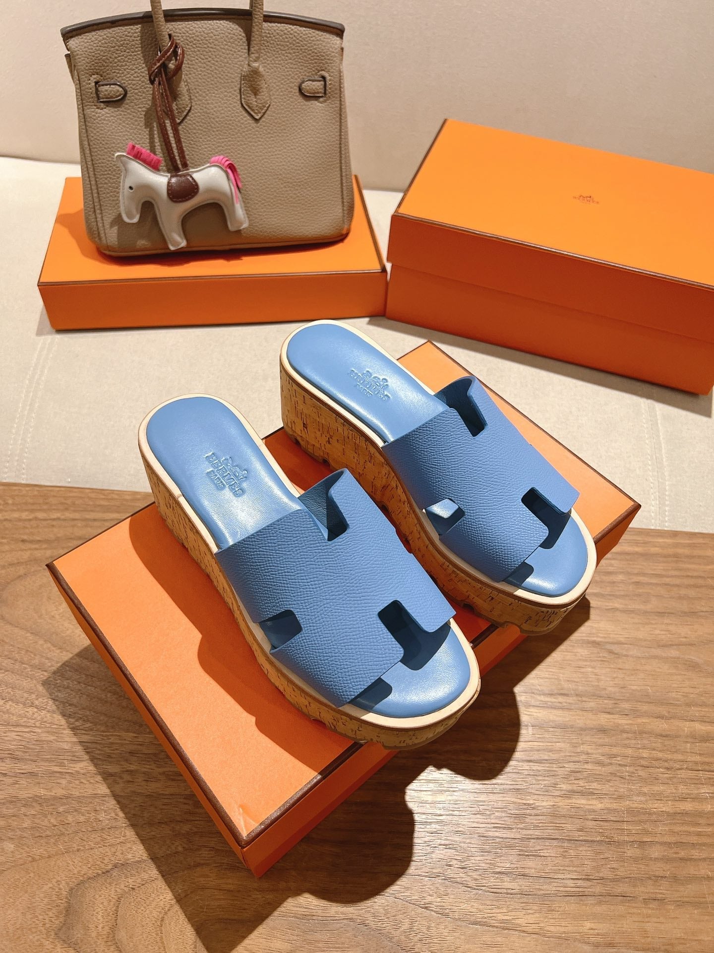 HERMES 25S HIGH WEDGE SANDALS IN BLUE LAMBSKIN STYLE 3
