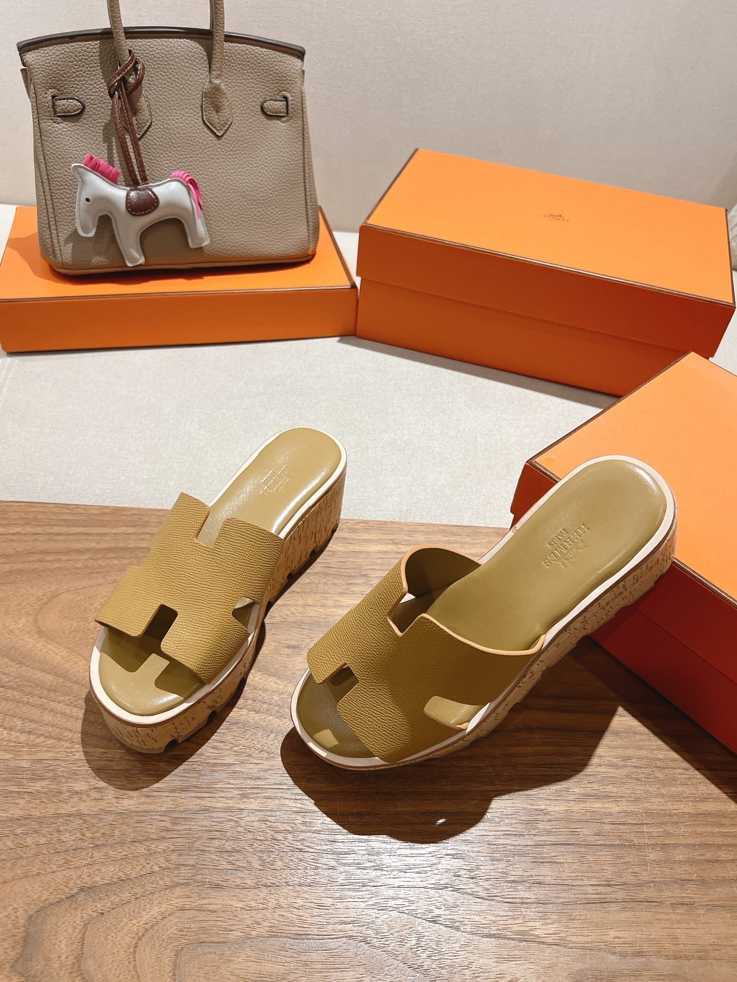 HERMES 25S HIGH WEDGE SANDALS IN LIGHT BROWN LAMBSKIN STYLE 2
