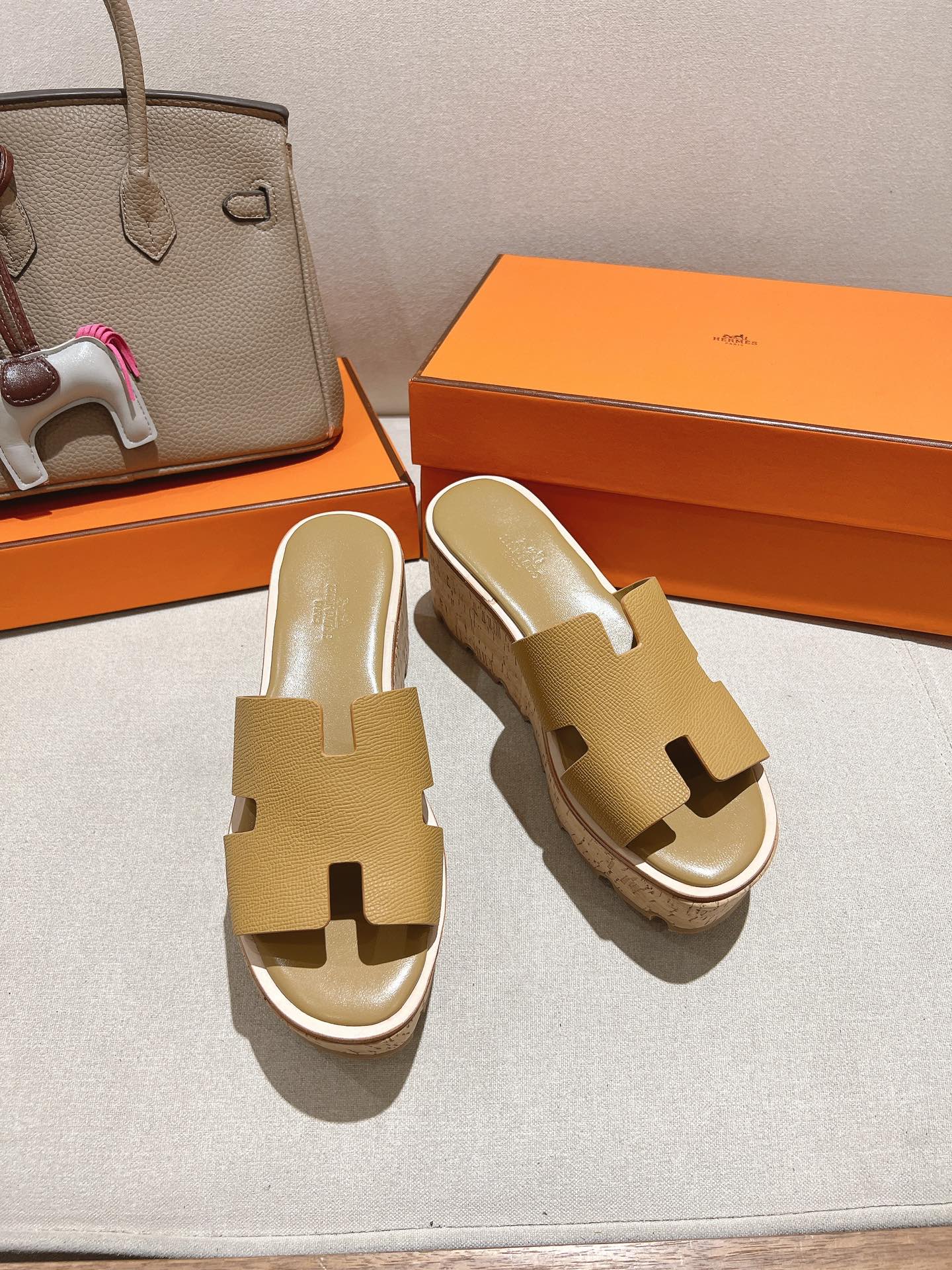 HERMES 25S HIGH WEDGE SANDALS IN LIGHT BROWN LAMBSKIN STYLE 2