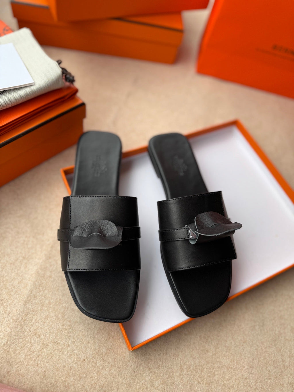 HERMES 0RAN SANDALS IN BLACK CALFSKIN
