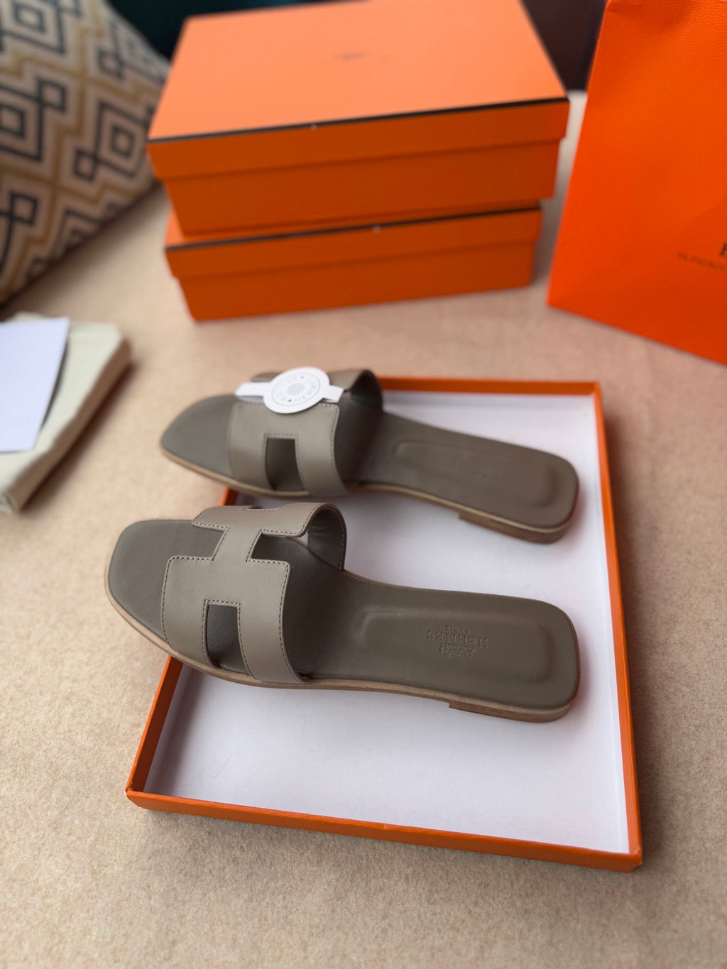 HERMES 0RAN SANDALS IN CEDAR BROWN CALFSKIN