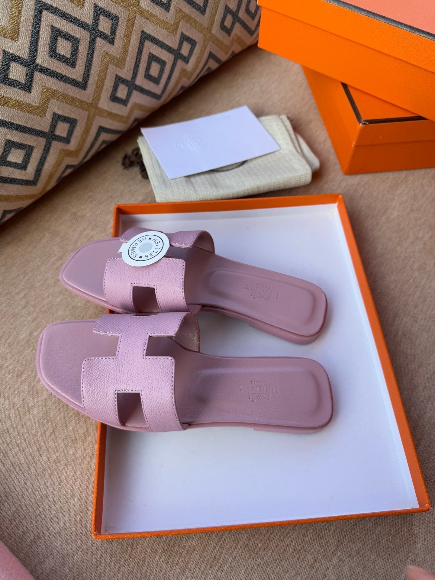 HERMES 0RAN SANDALS IN PASTEL PURPLE CALFSKIN
