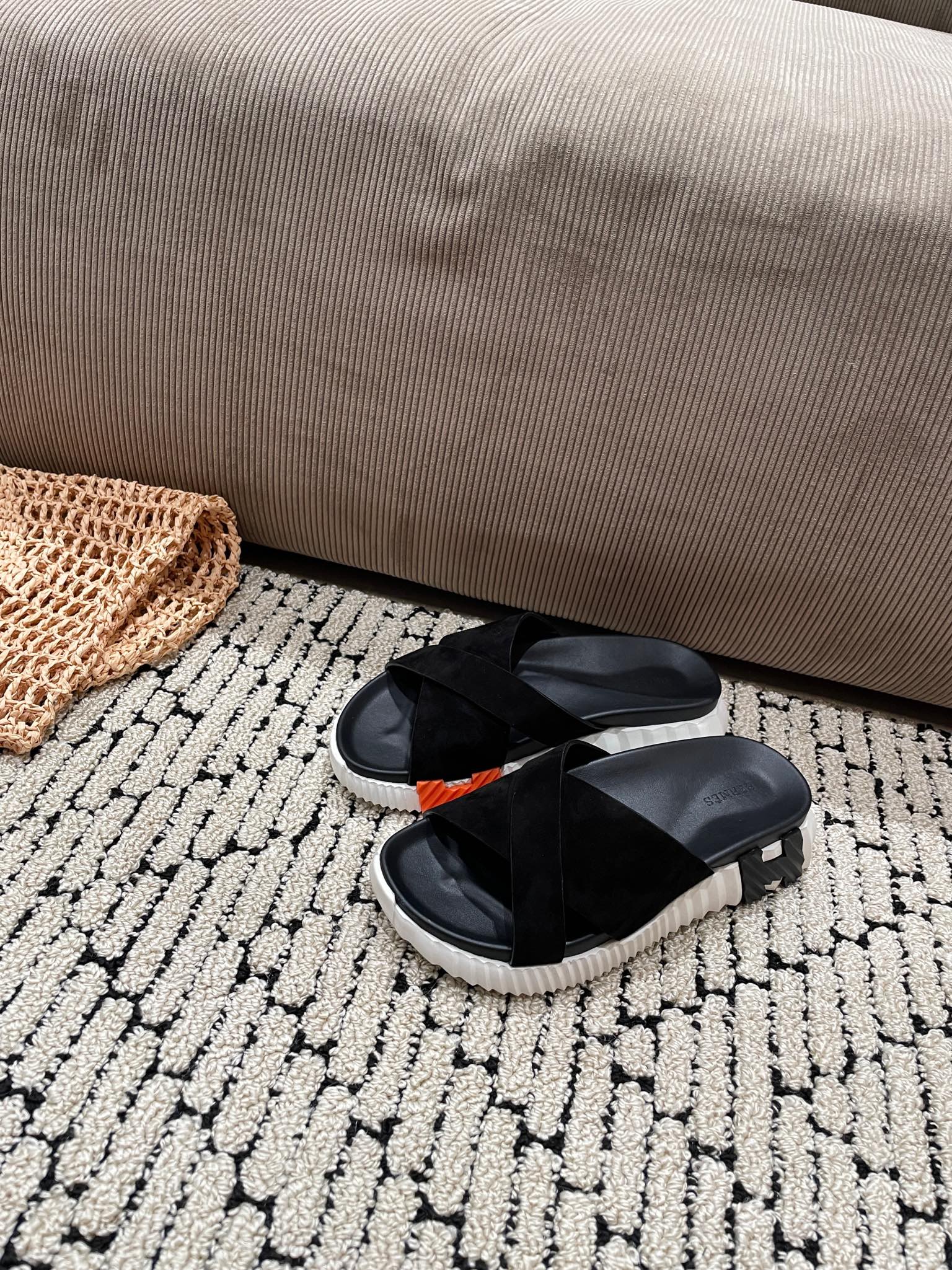 HERMES INFRA SANDAL BLACK SUEDE