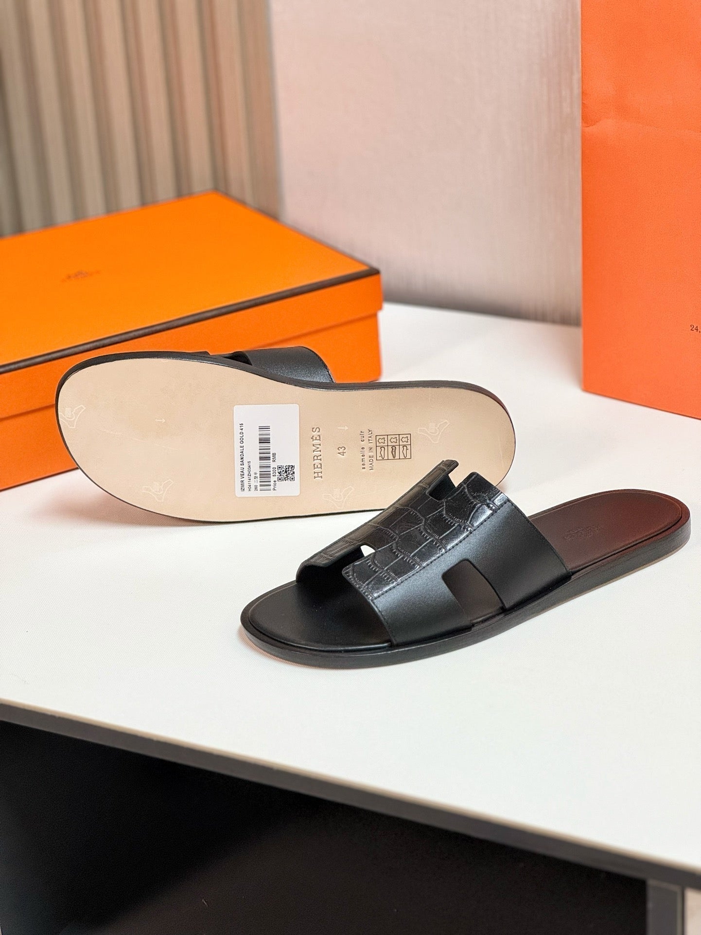 HERMES IZMIR SANDAL BLACK LAMBSKIN WITH PATTERNS