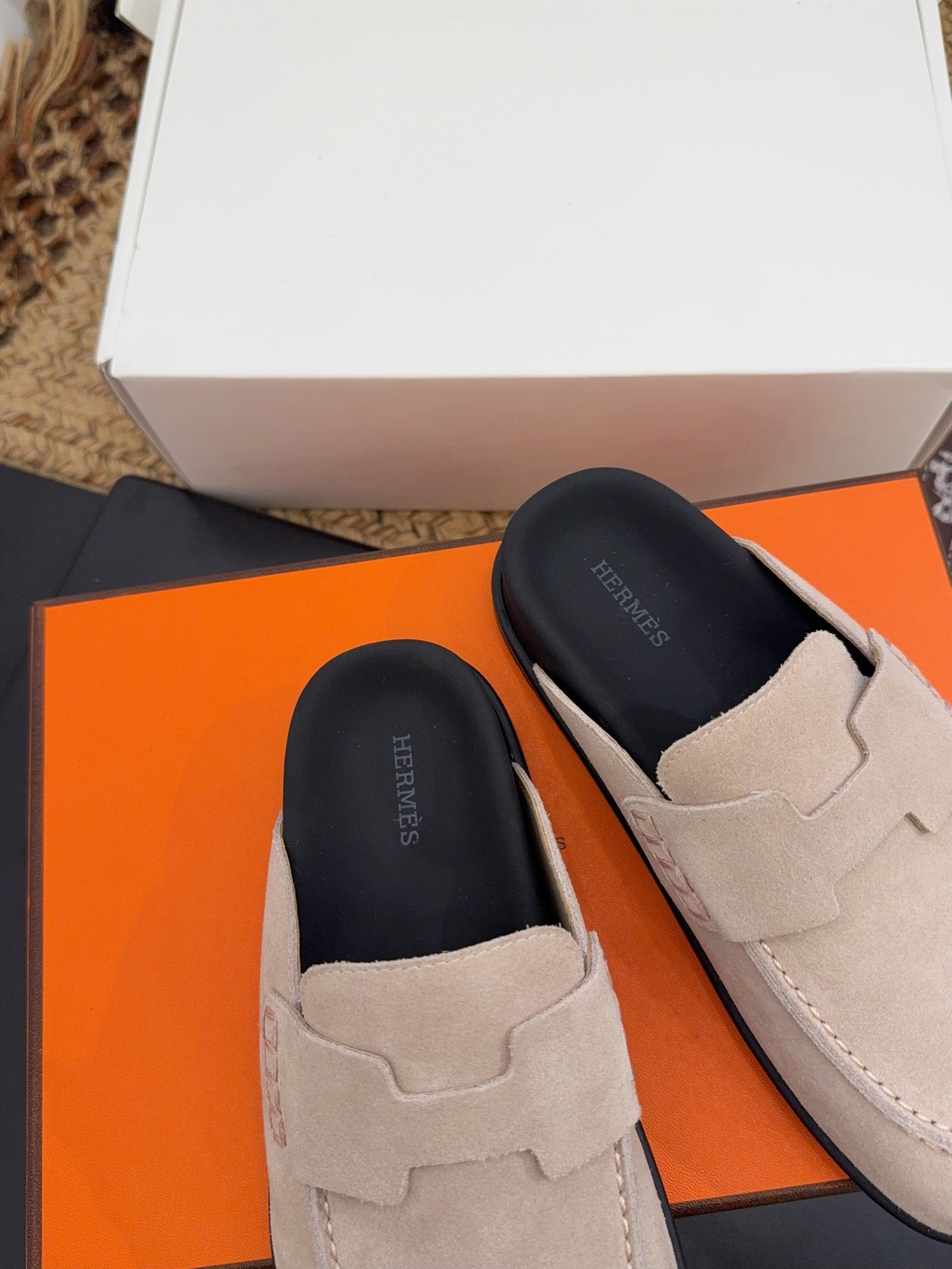 HERMES 25S MULE IN BEIGE SUEDE