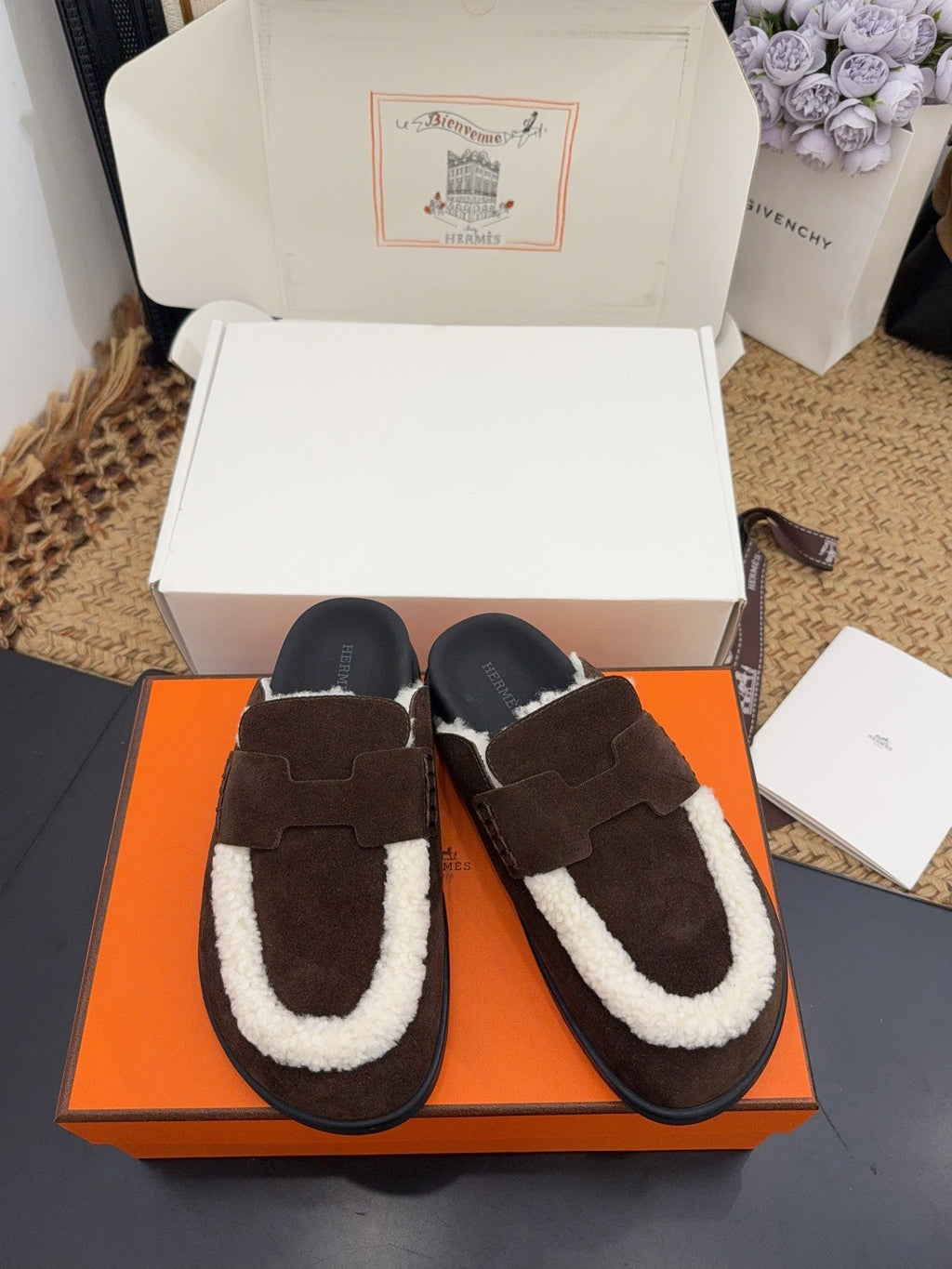HERMES 25S MULE IN DARK CHOCOLATE BROWN SUEDE MIX WHITE SHEARLING